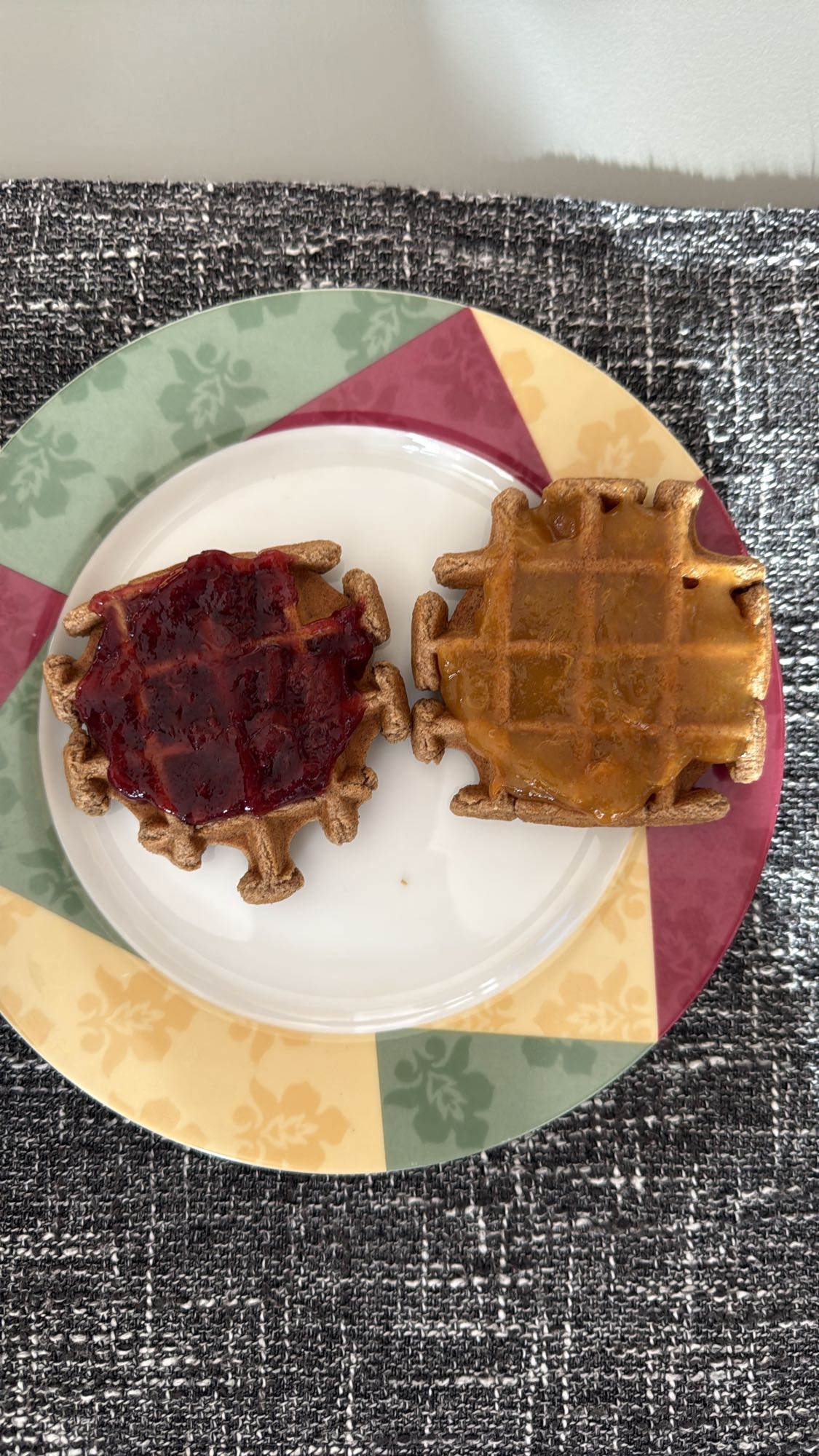 Vafe cu gem și unt de arahide