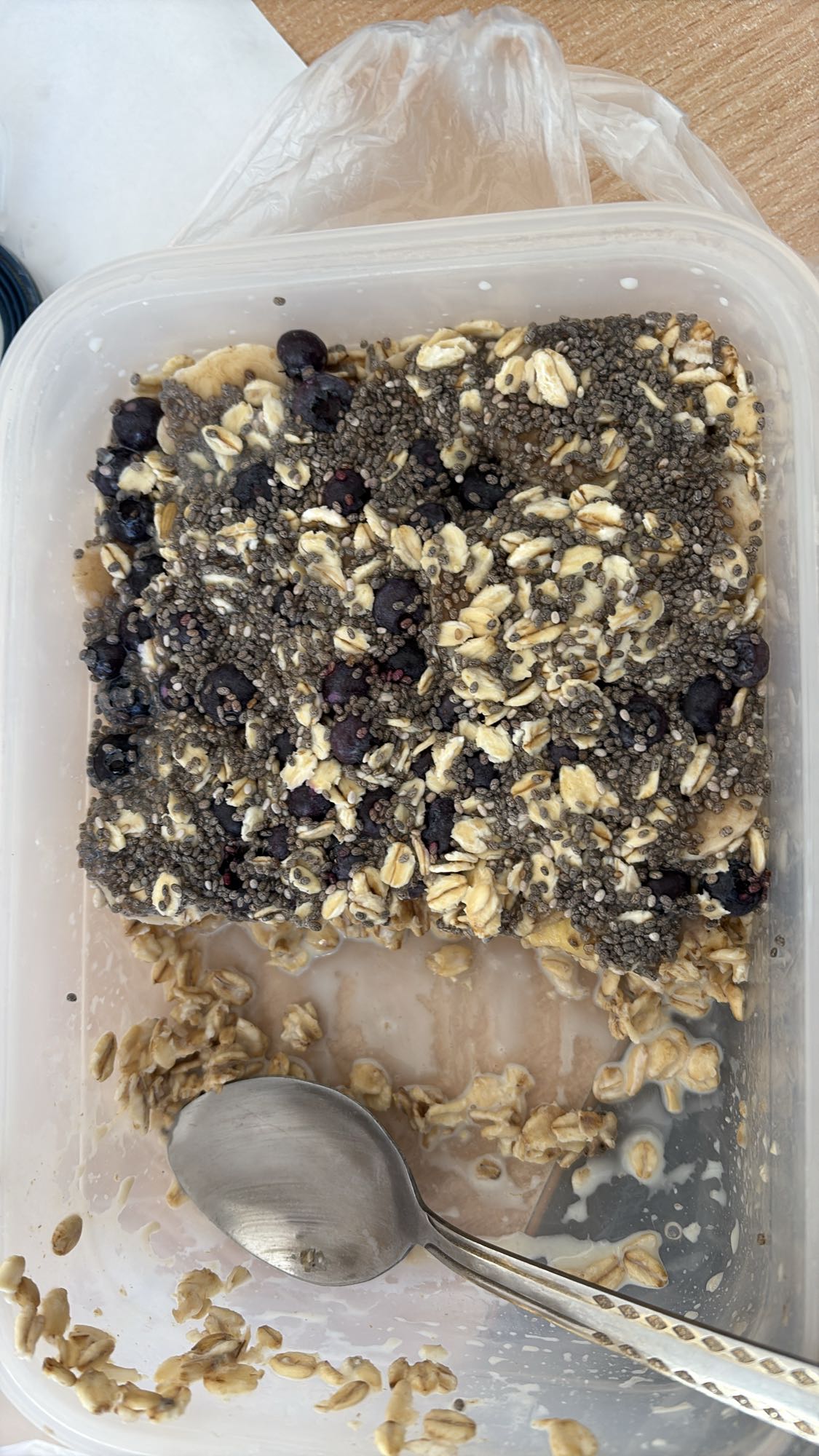 Owsianka z chia i owocami