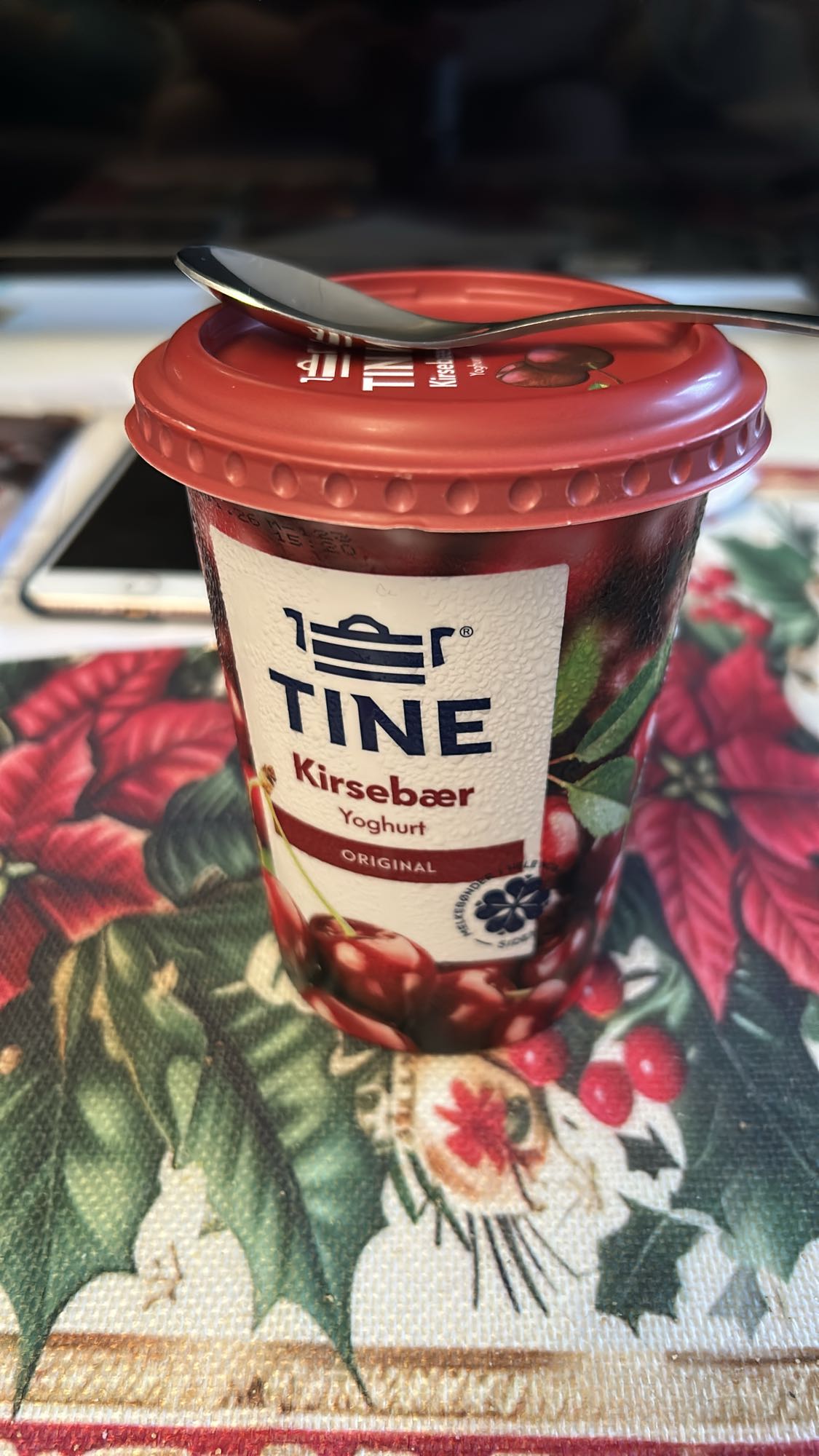 вишневый йогурт