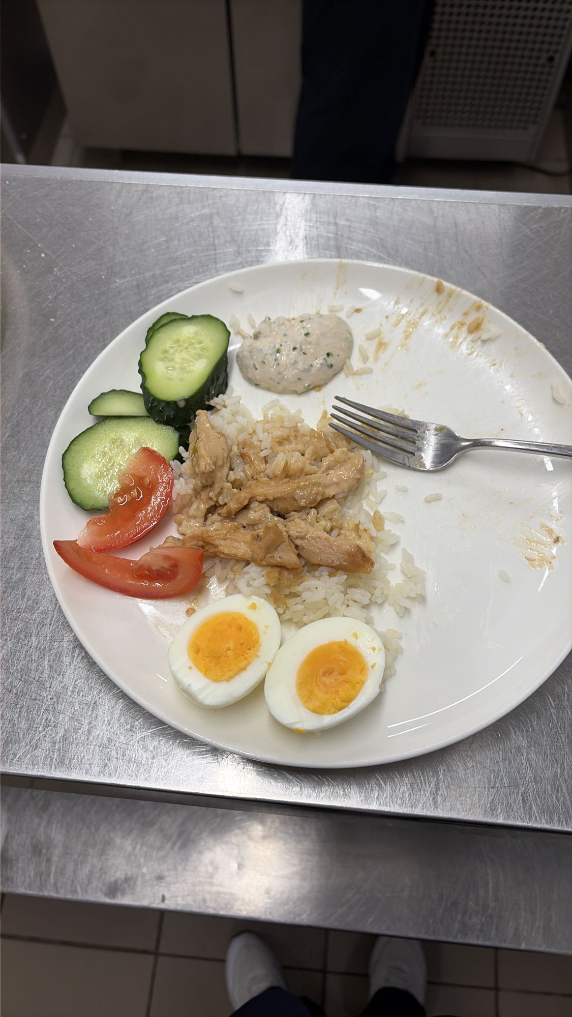 Курица с рисом и яйцом