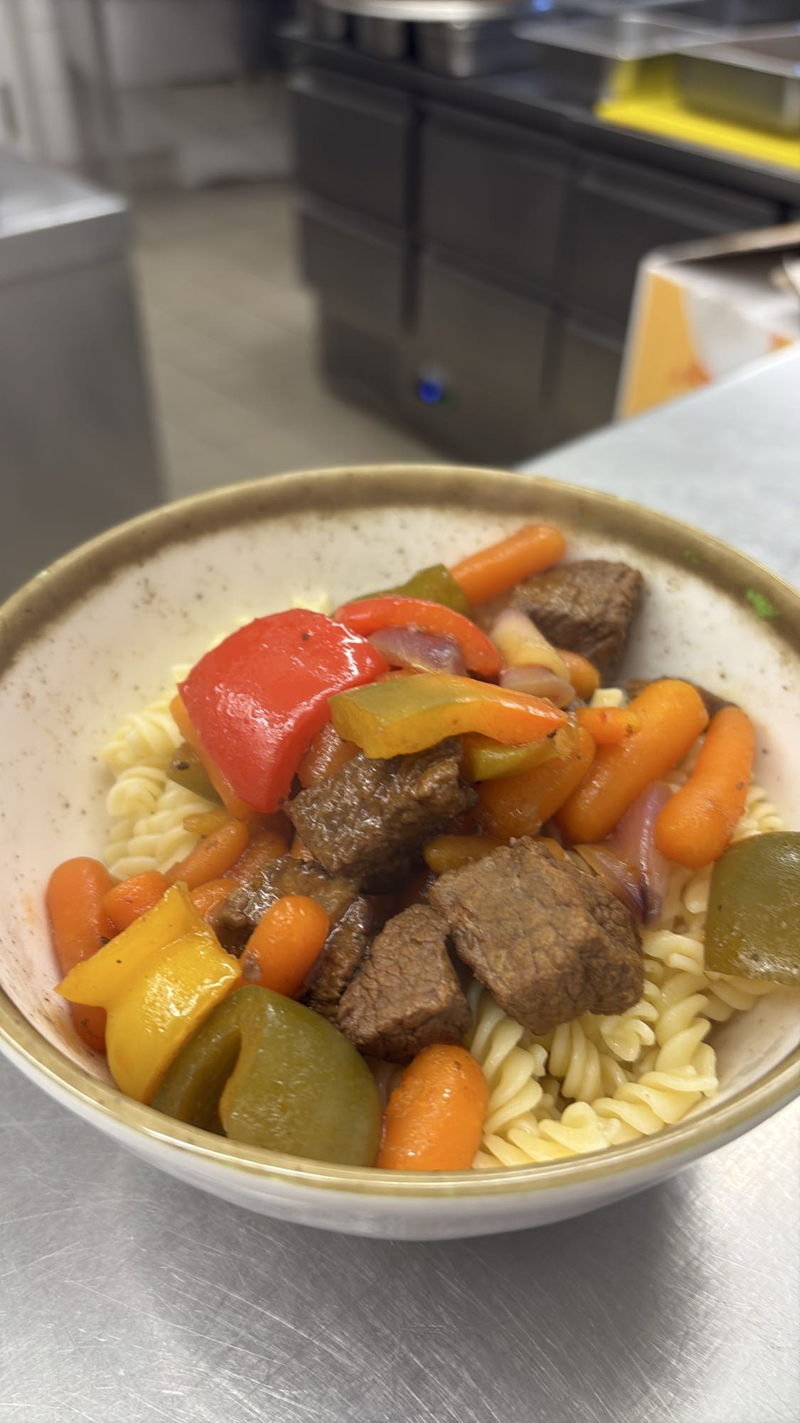 Rindfleisch mit Gemüse & Pasta