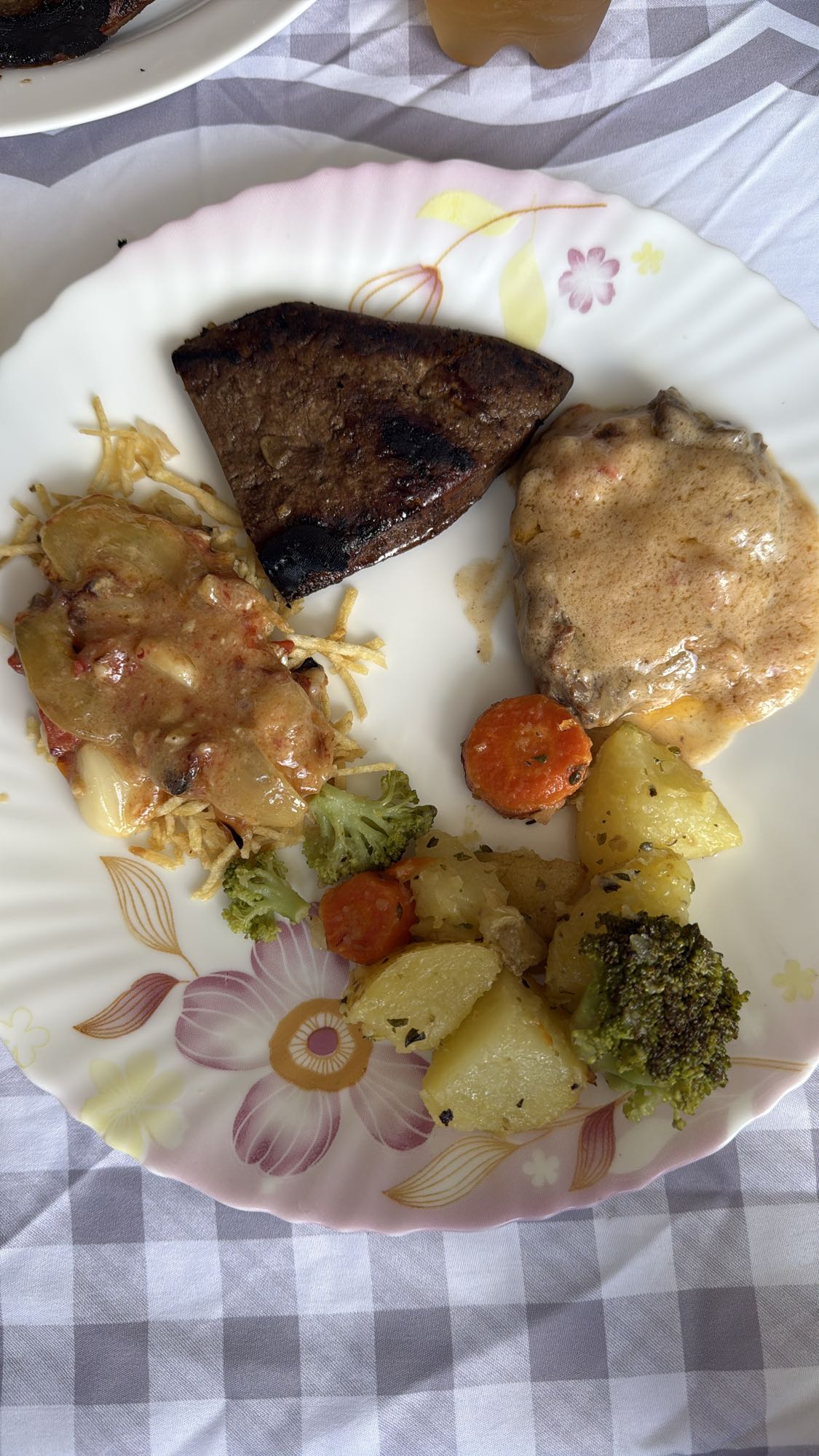 Prato com carne e legumes