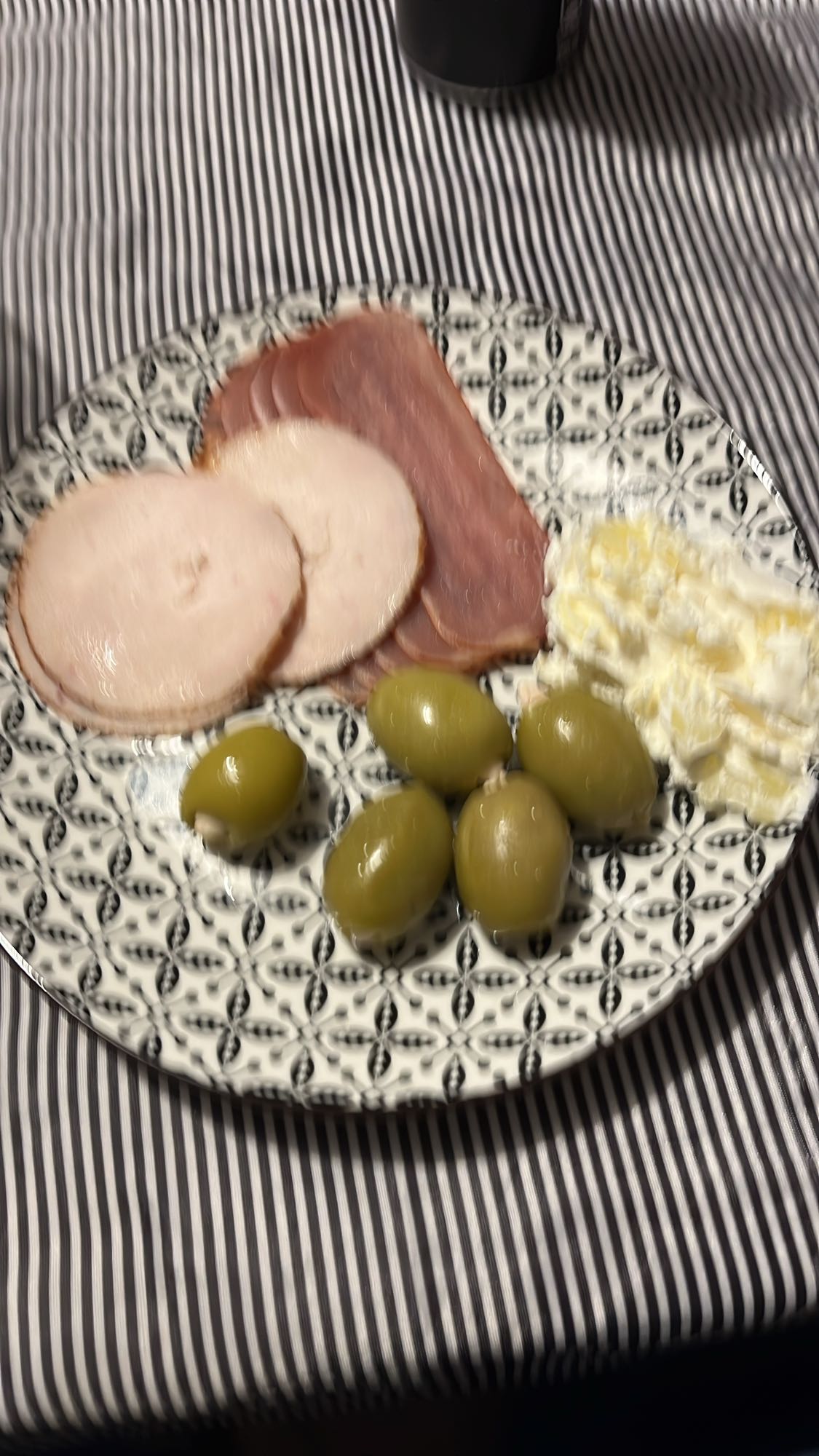 Плато с месо и сирене