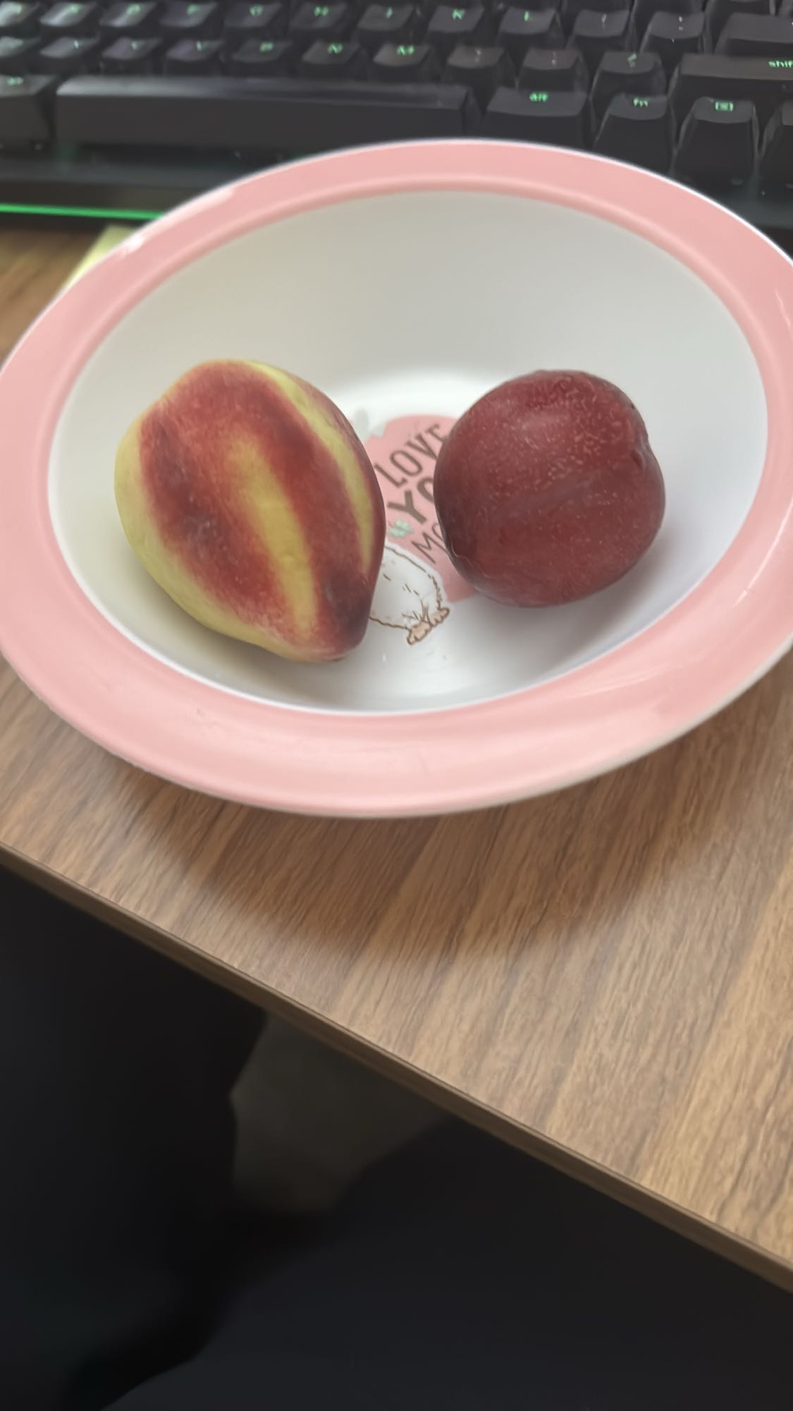 Pêssego e ameixa fresca