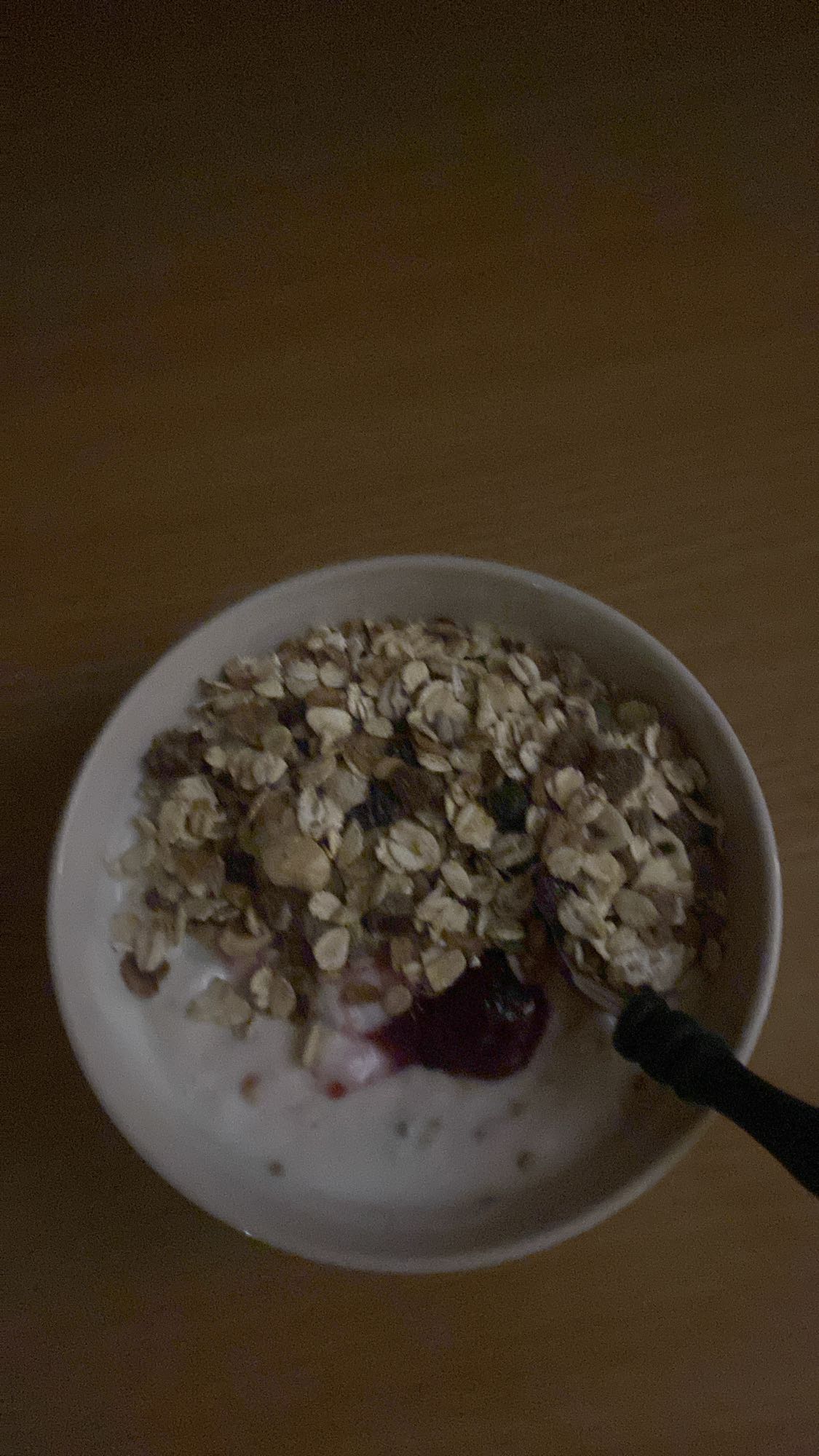 Jogurt z musli i owocami