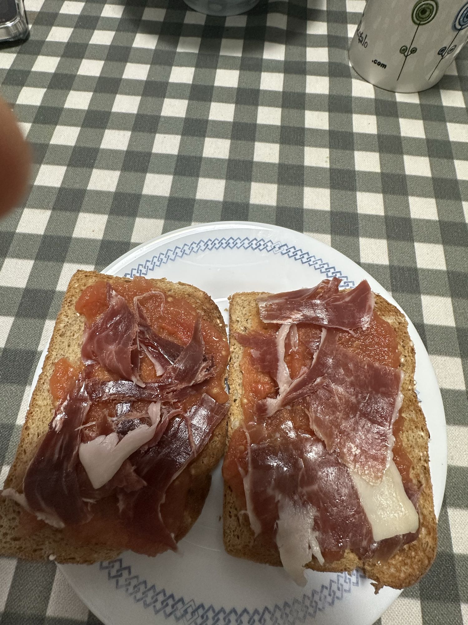 Tostada con jamón y tomate