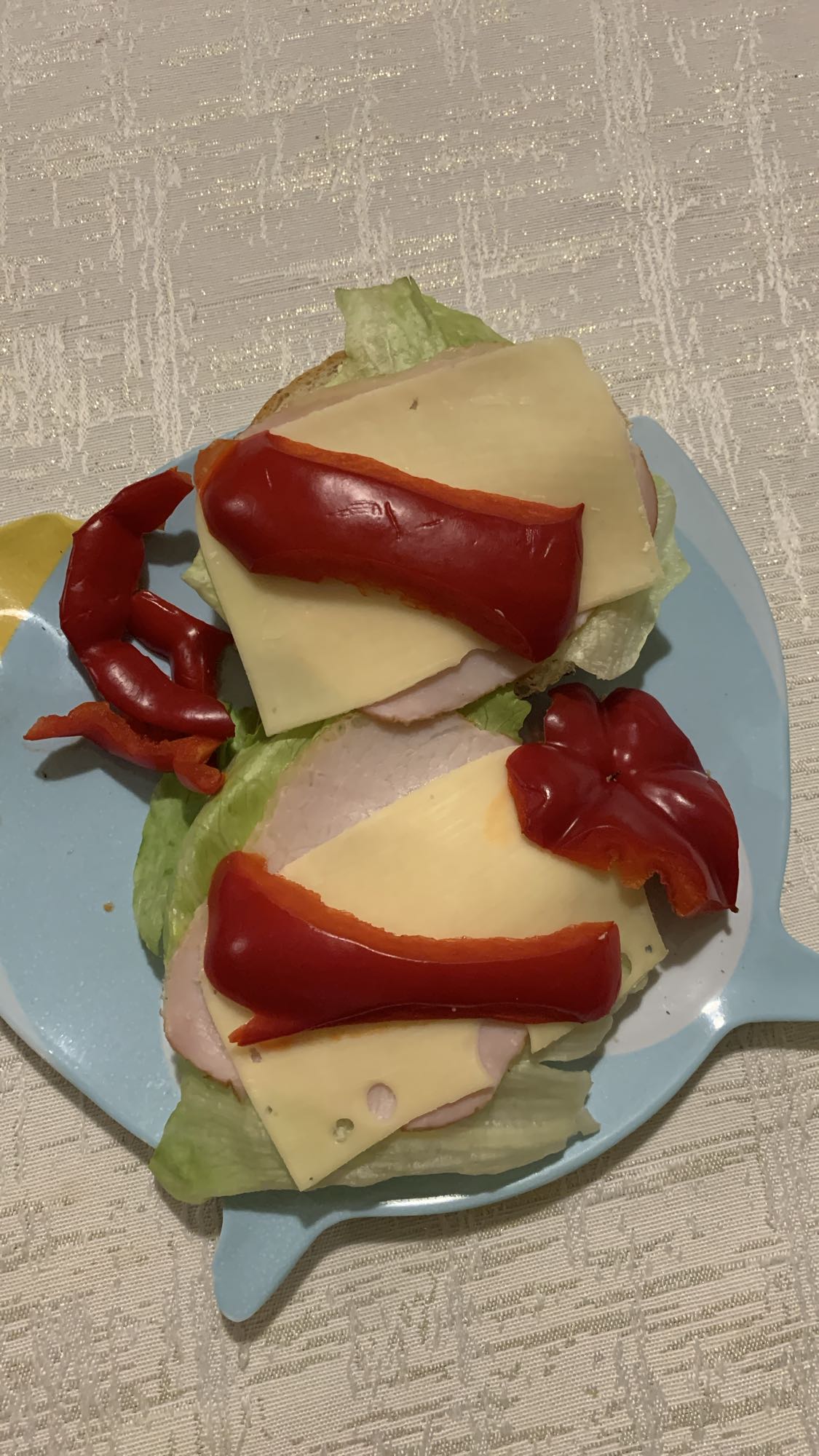 Kanapki z szynką i papryką