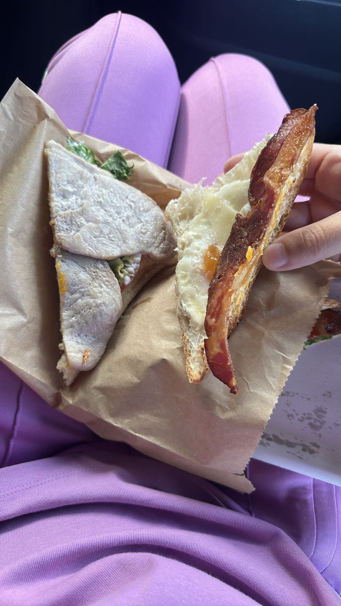 Sandviș cu pui și bacon