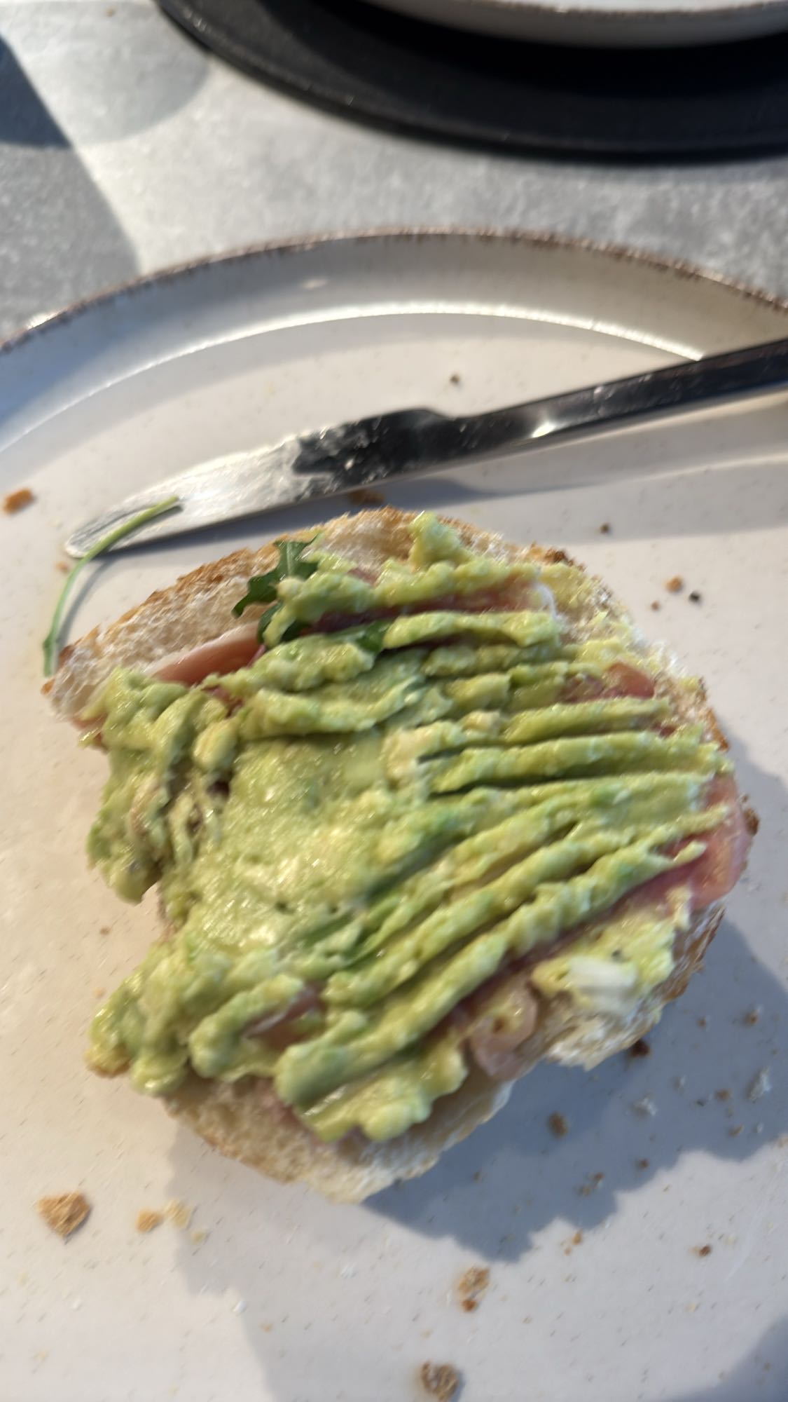 broodje avocado ham