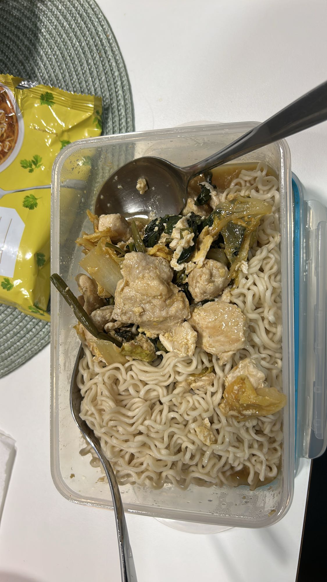 Kyllingnudler med grønnsaker