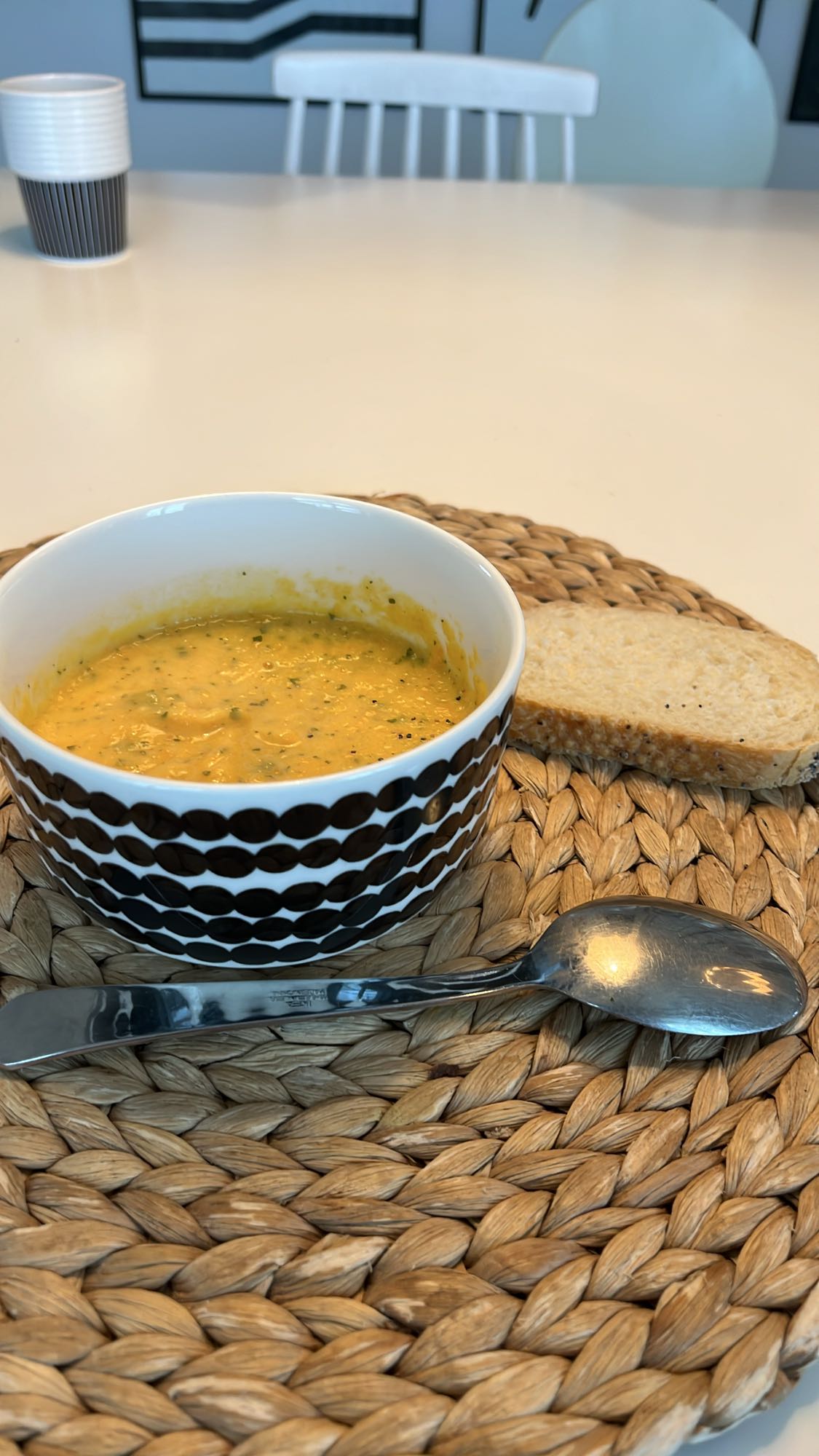 Grönsakssoppa med bröd