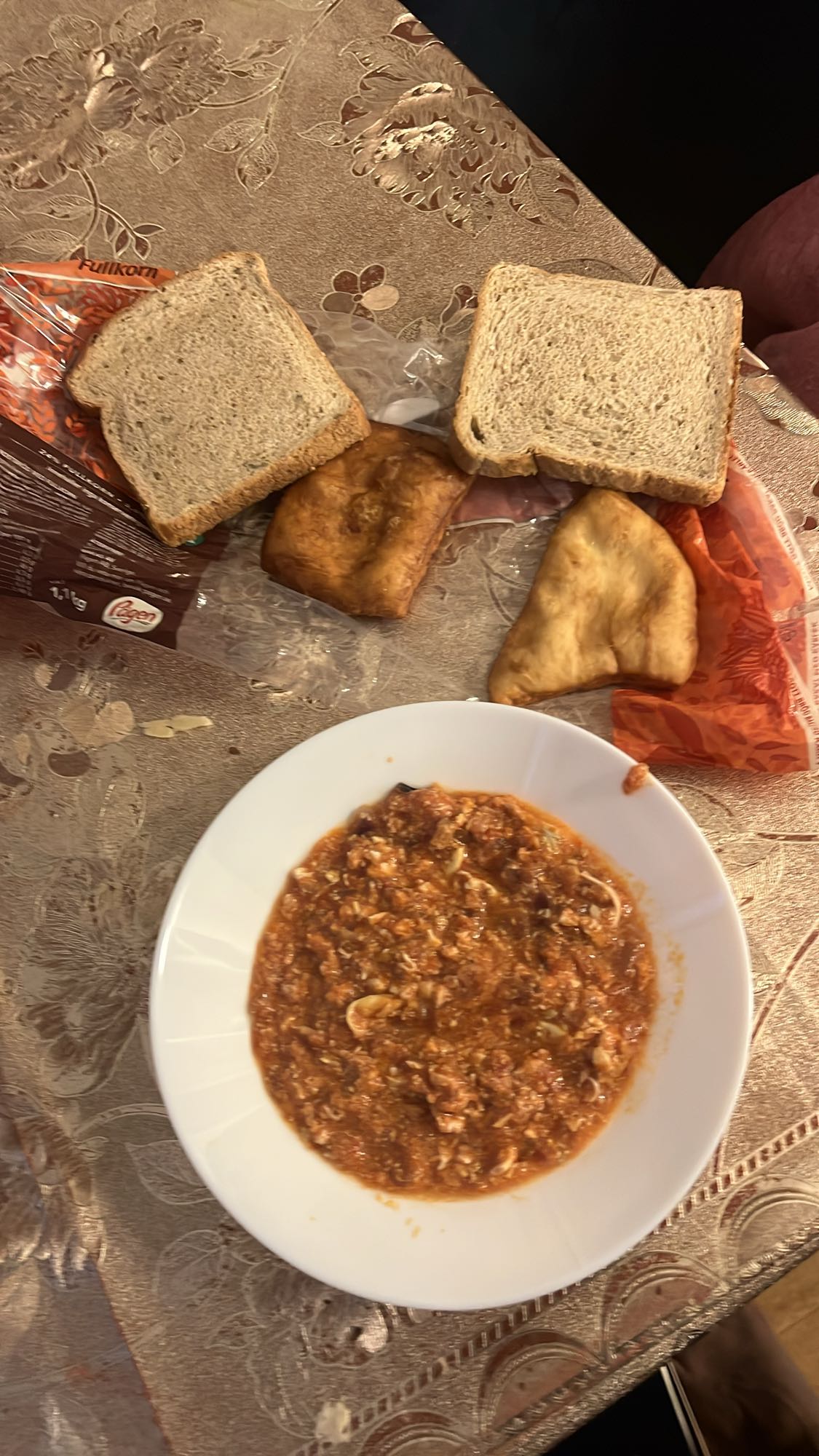 Egg stew with bread & pastry