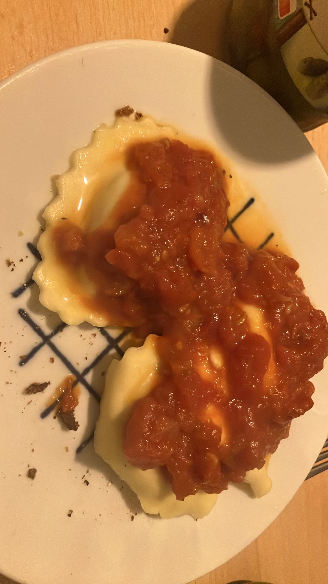 Ravioli com molho de tomate