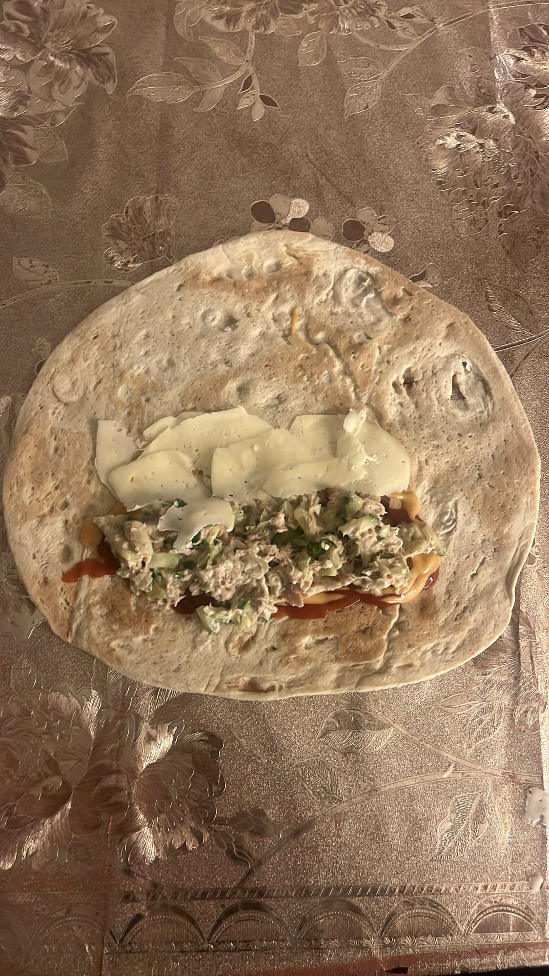 Tuna wrap with cheese