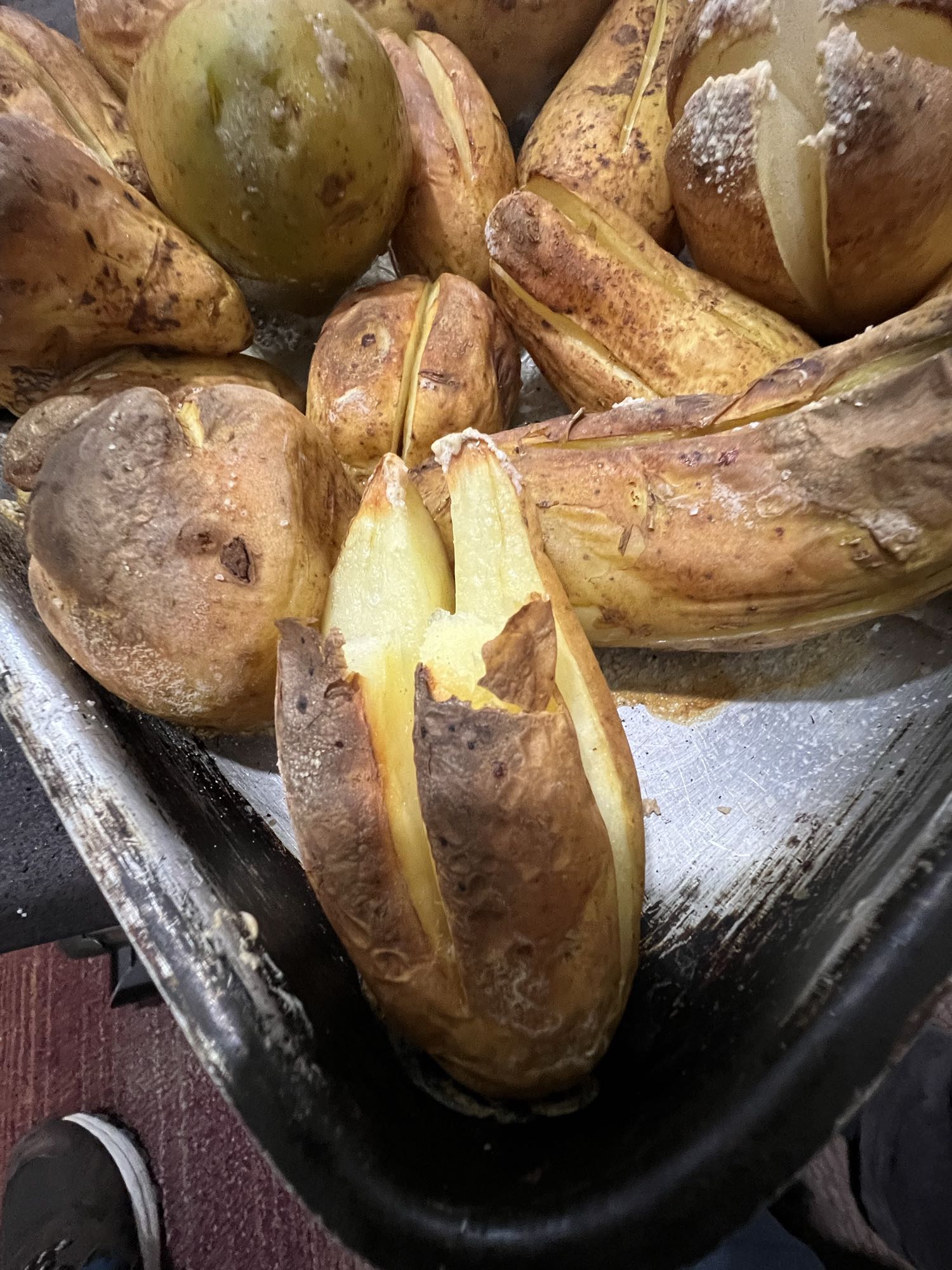 4 baked potatoes in the stove without oil and without fat