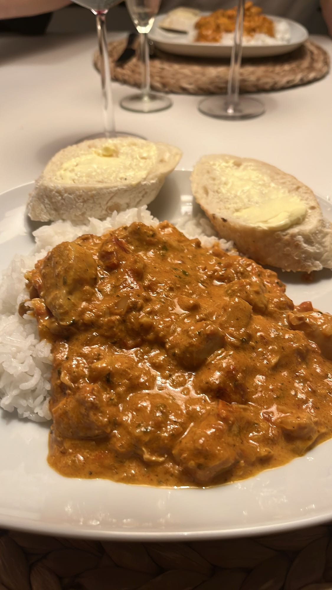 Kycklinggryta med ris och bröd