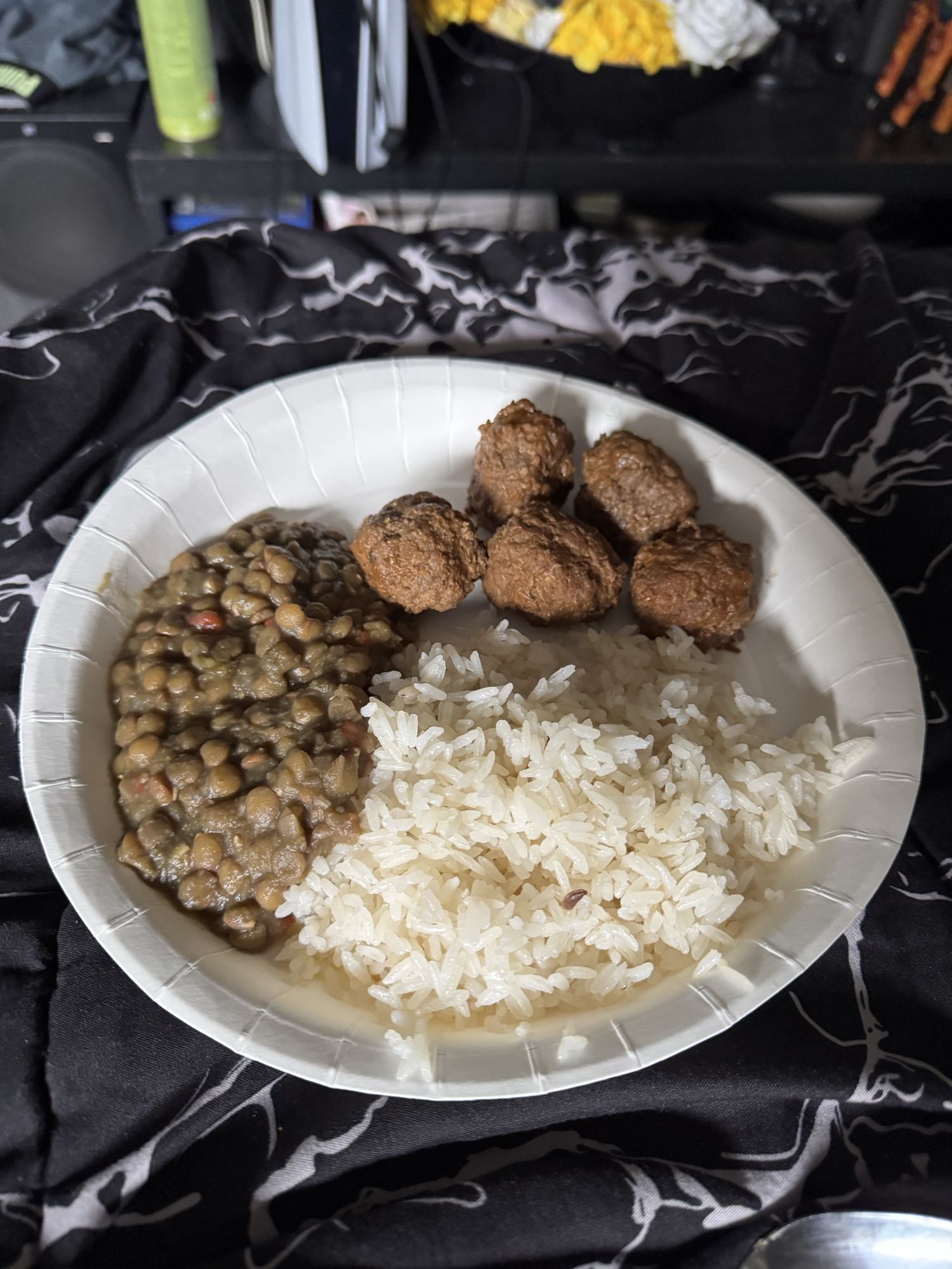 albóndigas con arroz y lentejas
