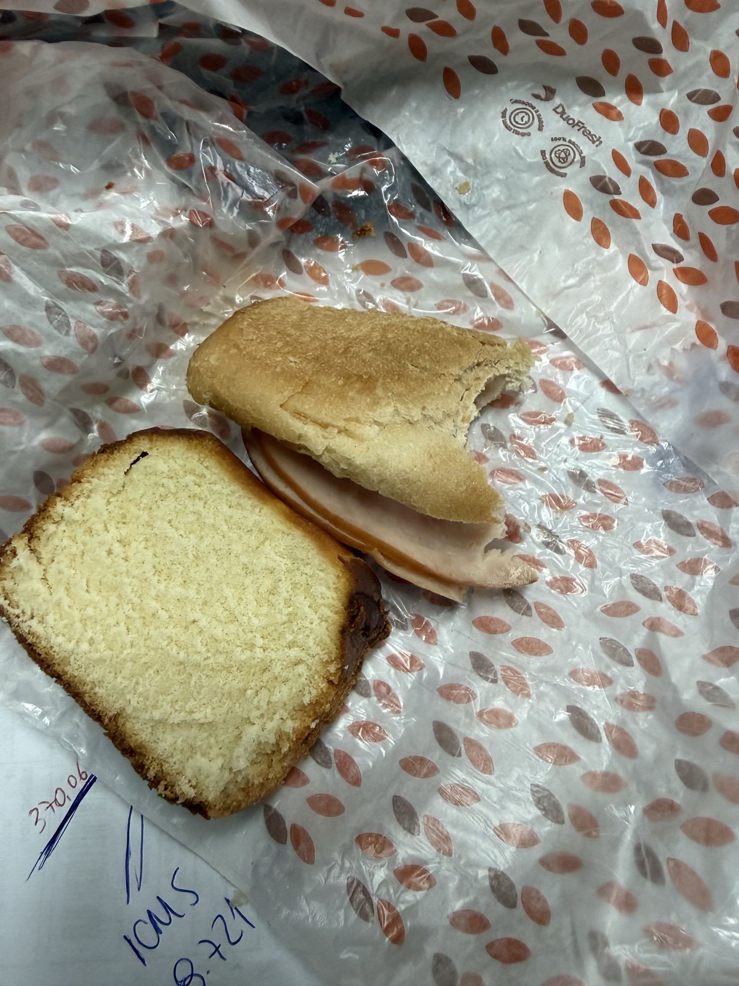 Sanduíche simples de frios
