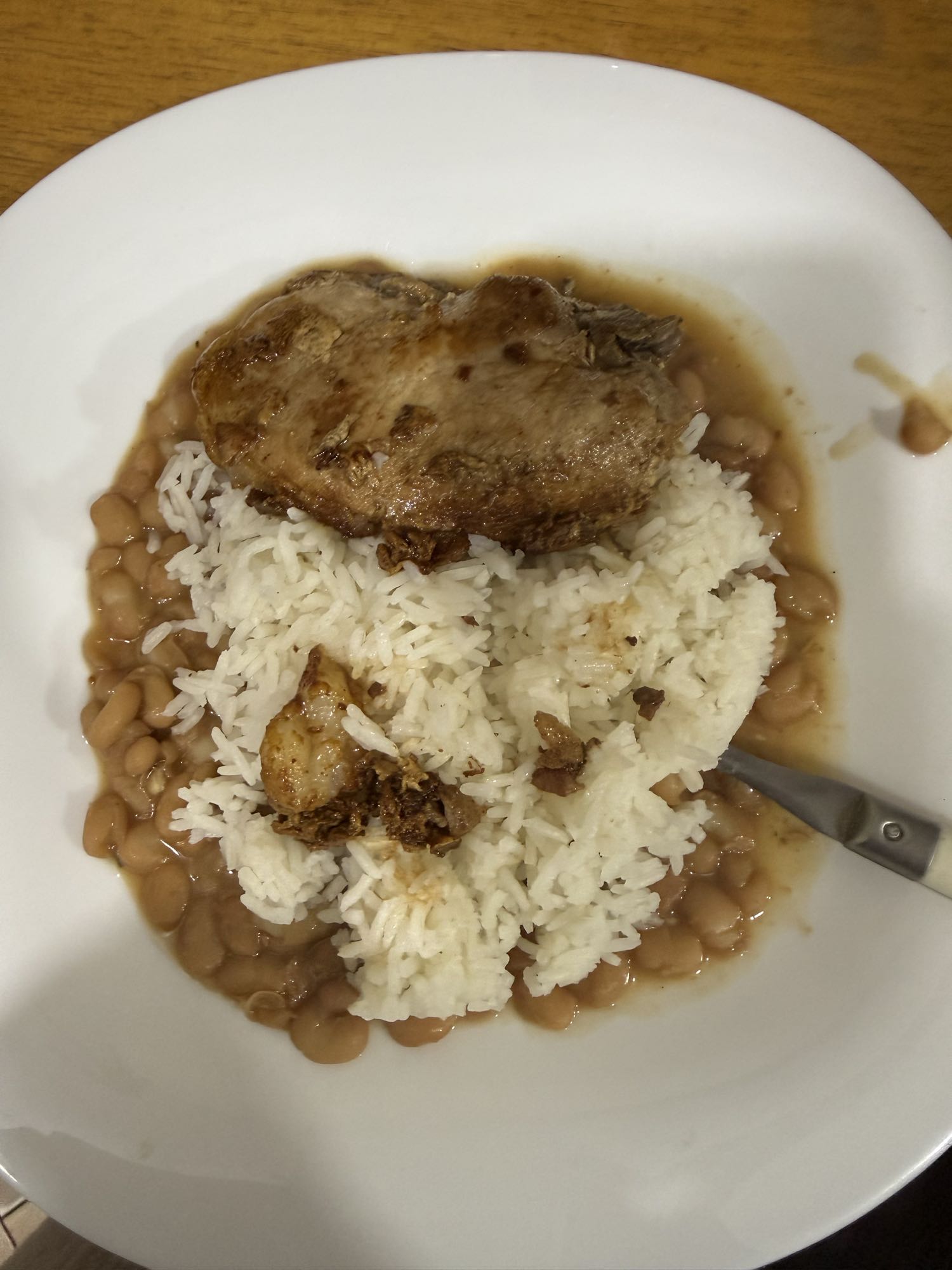 Arroz, feijão e bisteca