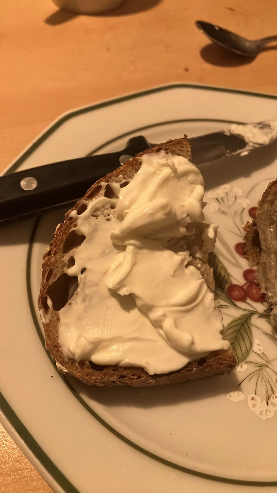 Pão integral com cream cheese