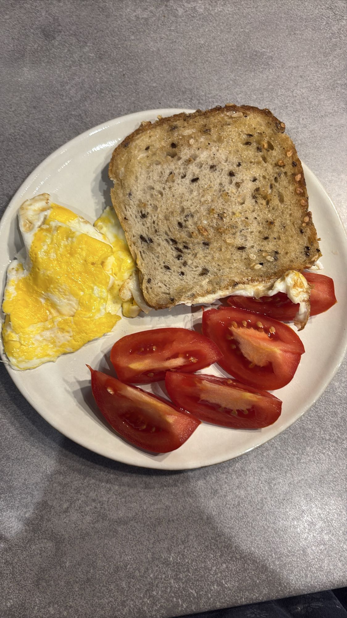 Egg toast with tomato