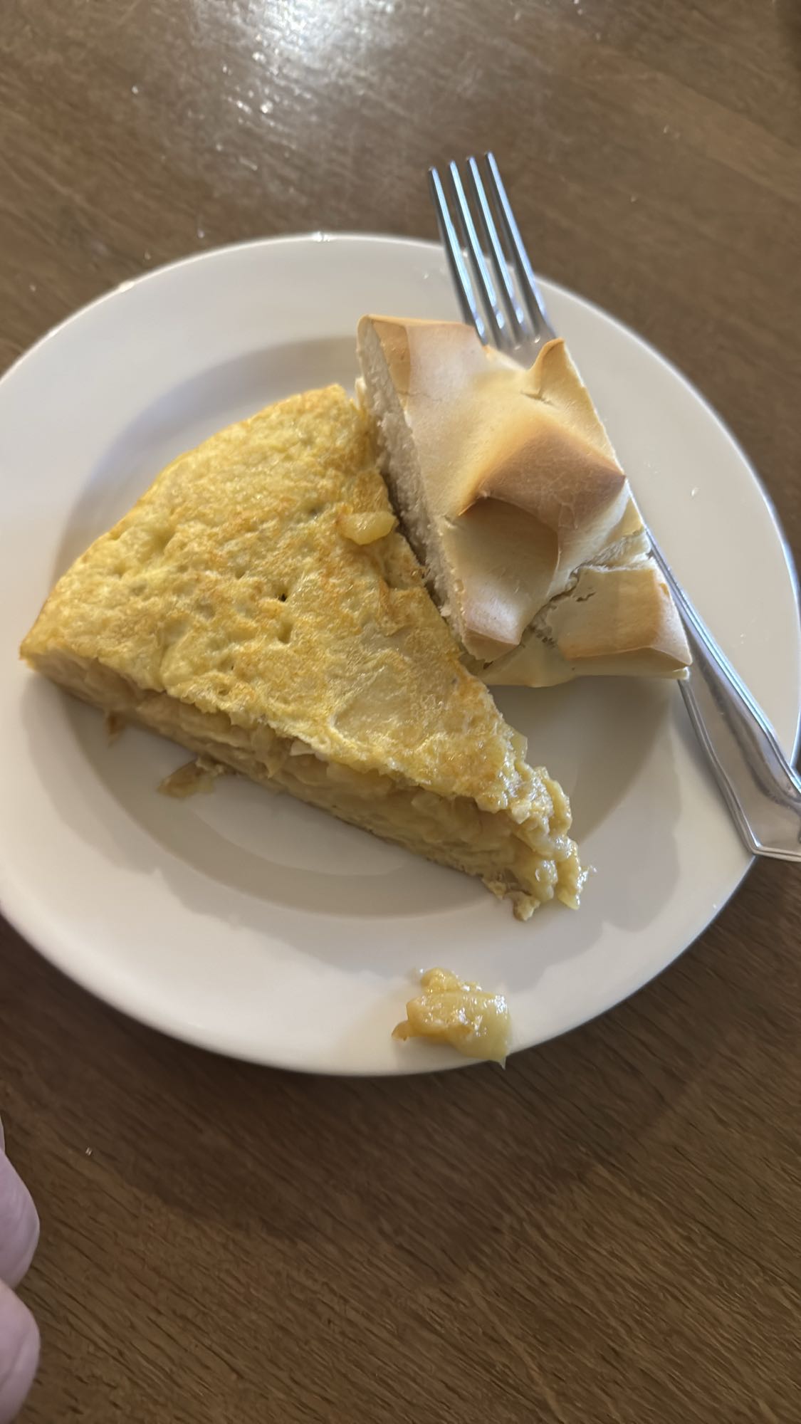 Tortilla española y pan