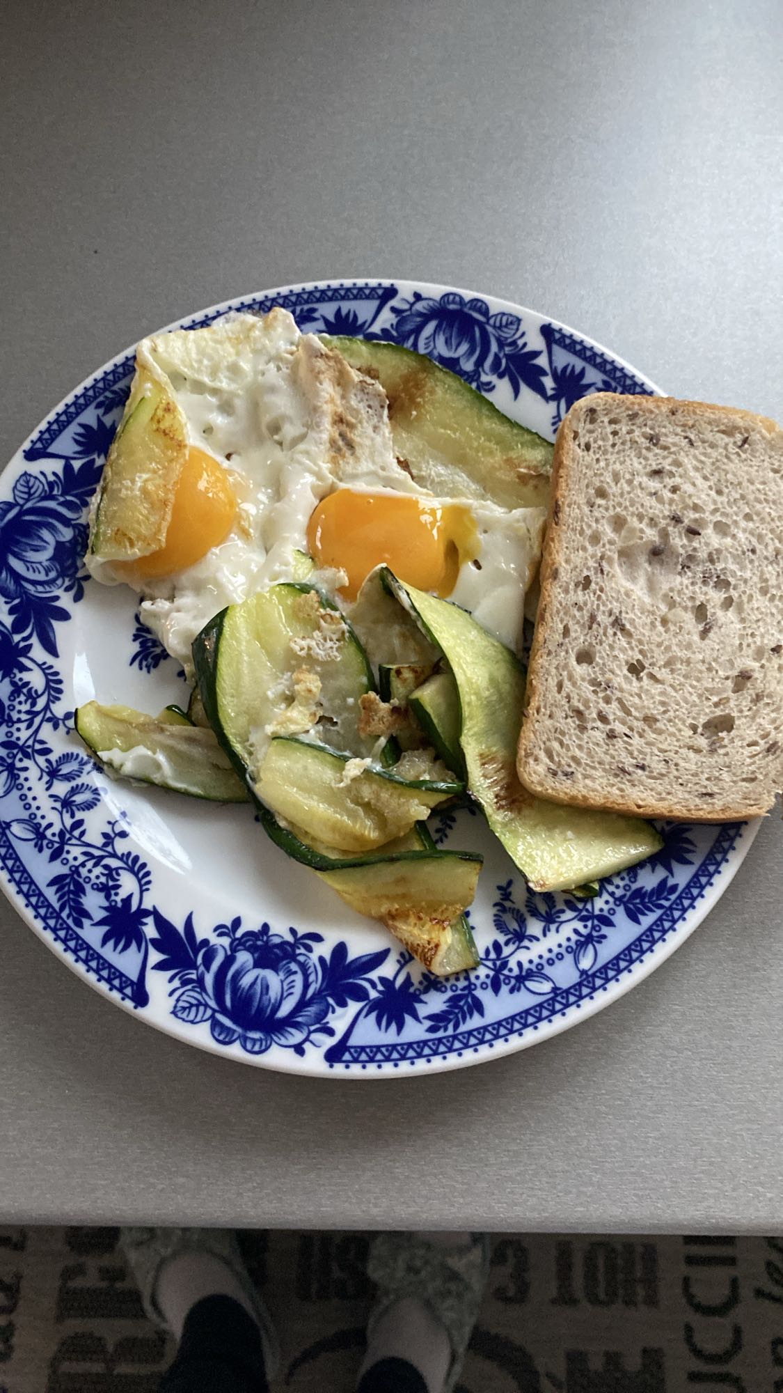 Jajka z cukinią i chlebem