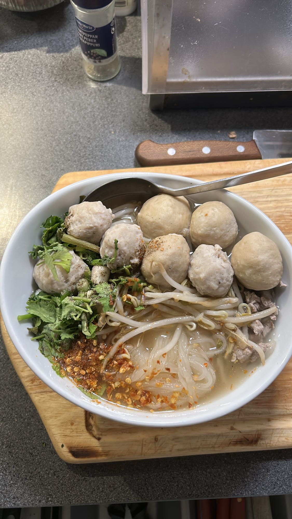 Kjøttbolle nudelsuppe