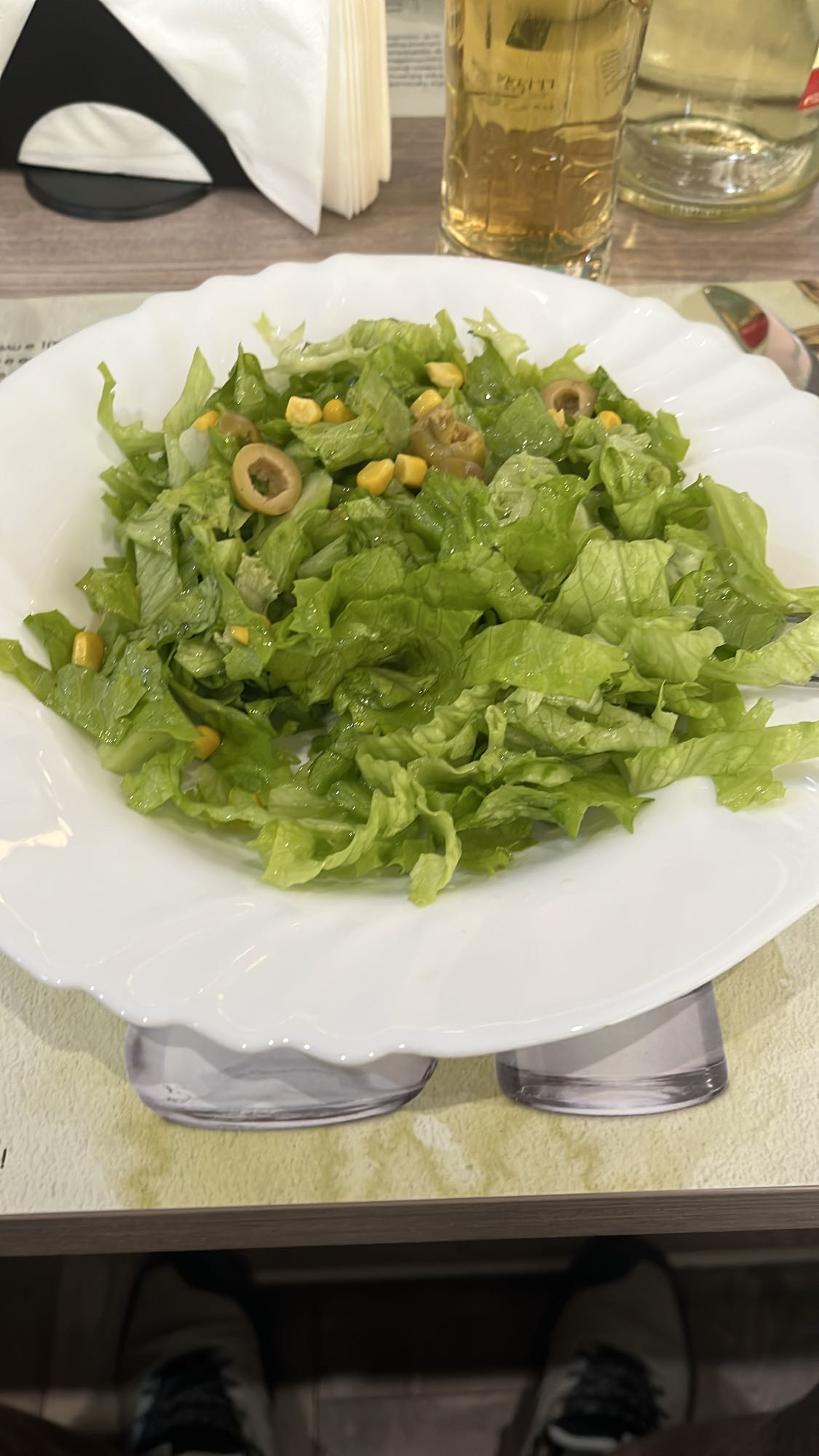 Зелена салата с маслини