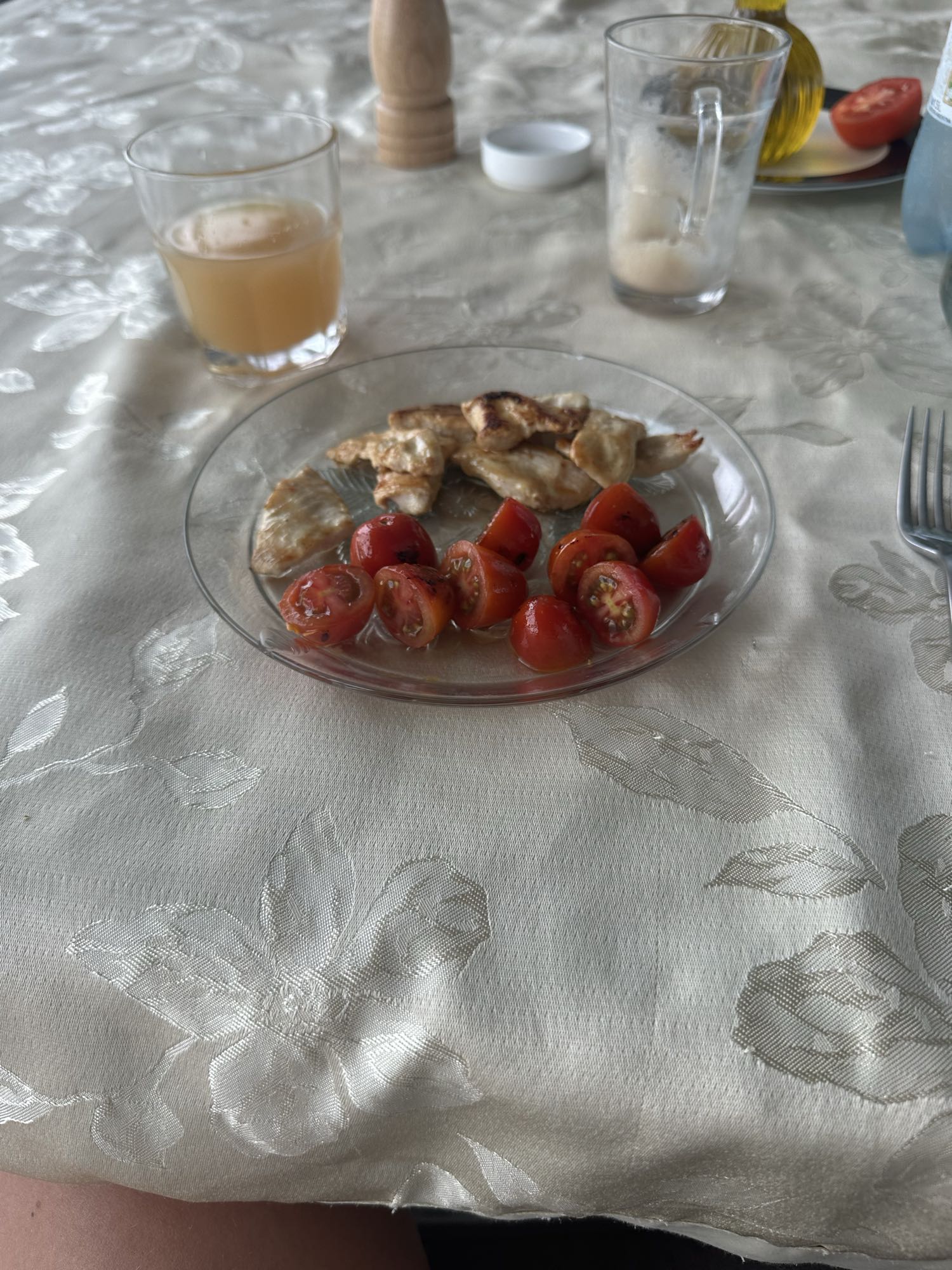 Pollo con tomates cherry