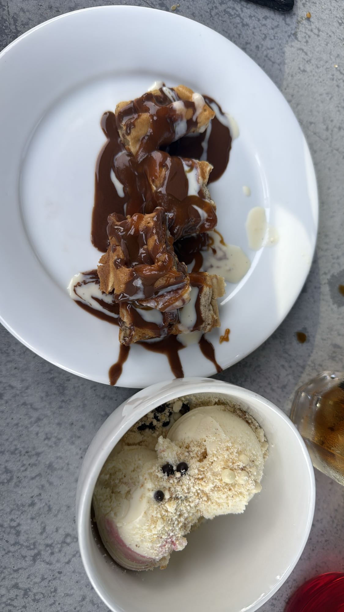 Chocolate dessert & ice cream