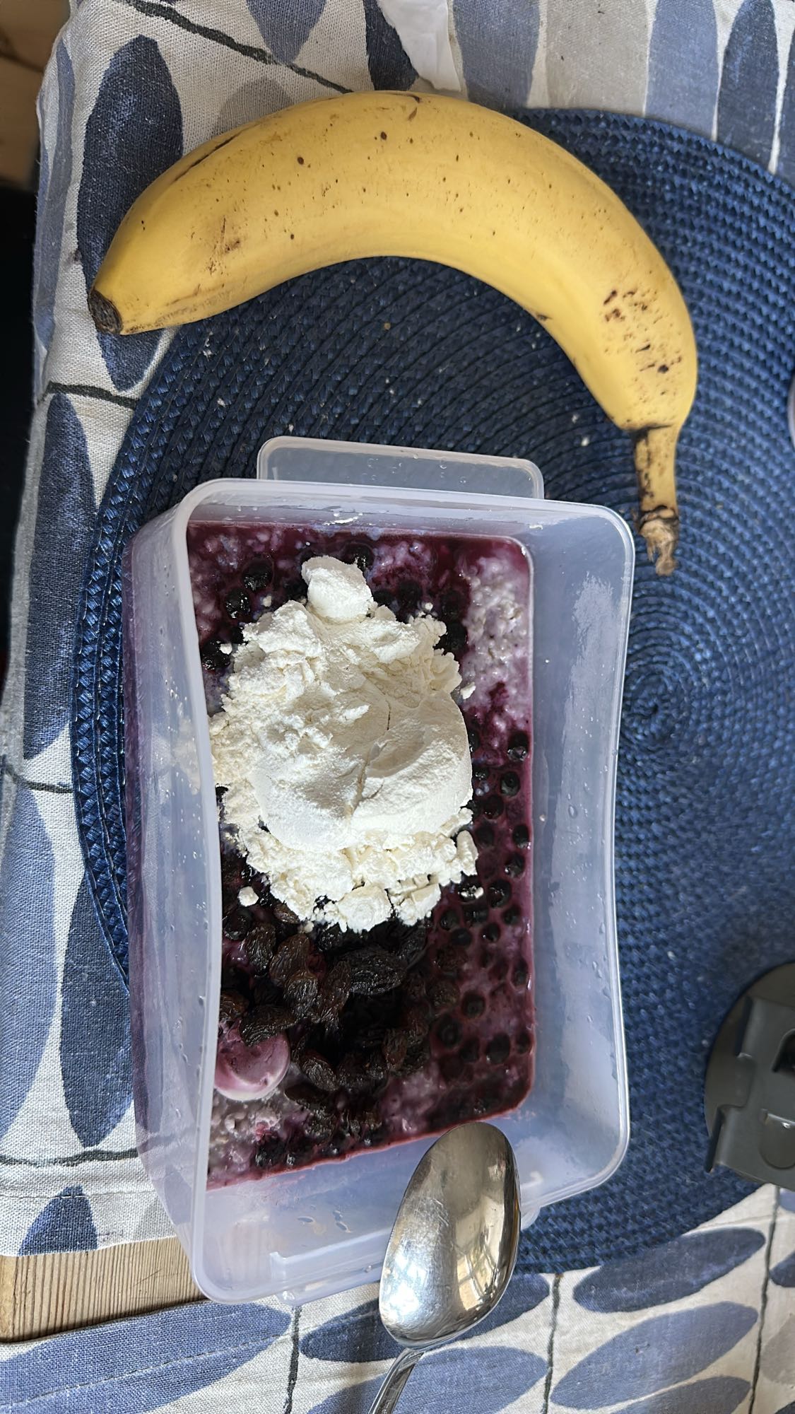 Havregrynsgröt med frukt