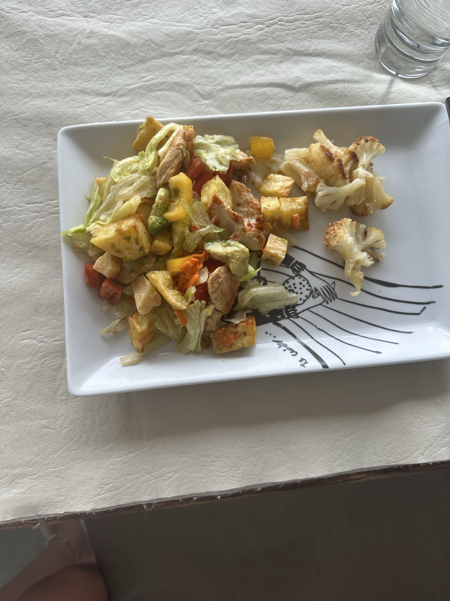 Ensalada con pollo y verduras