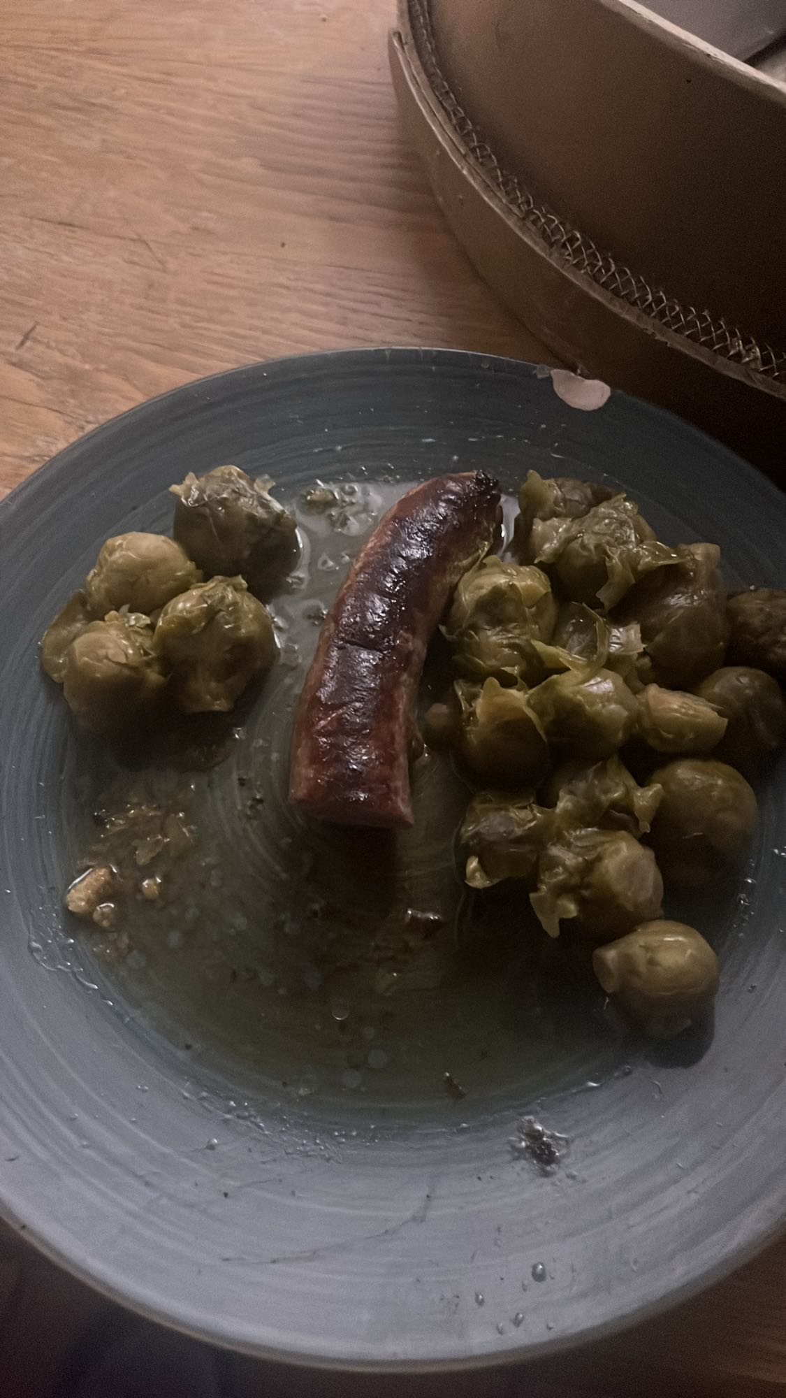 Saucisse et choux de Bruxelles