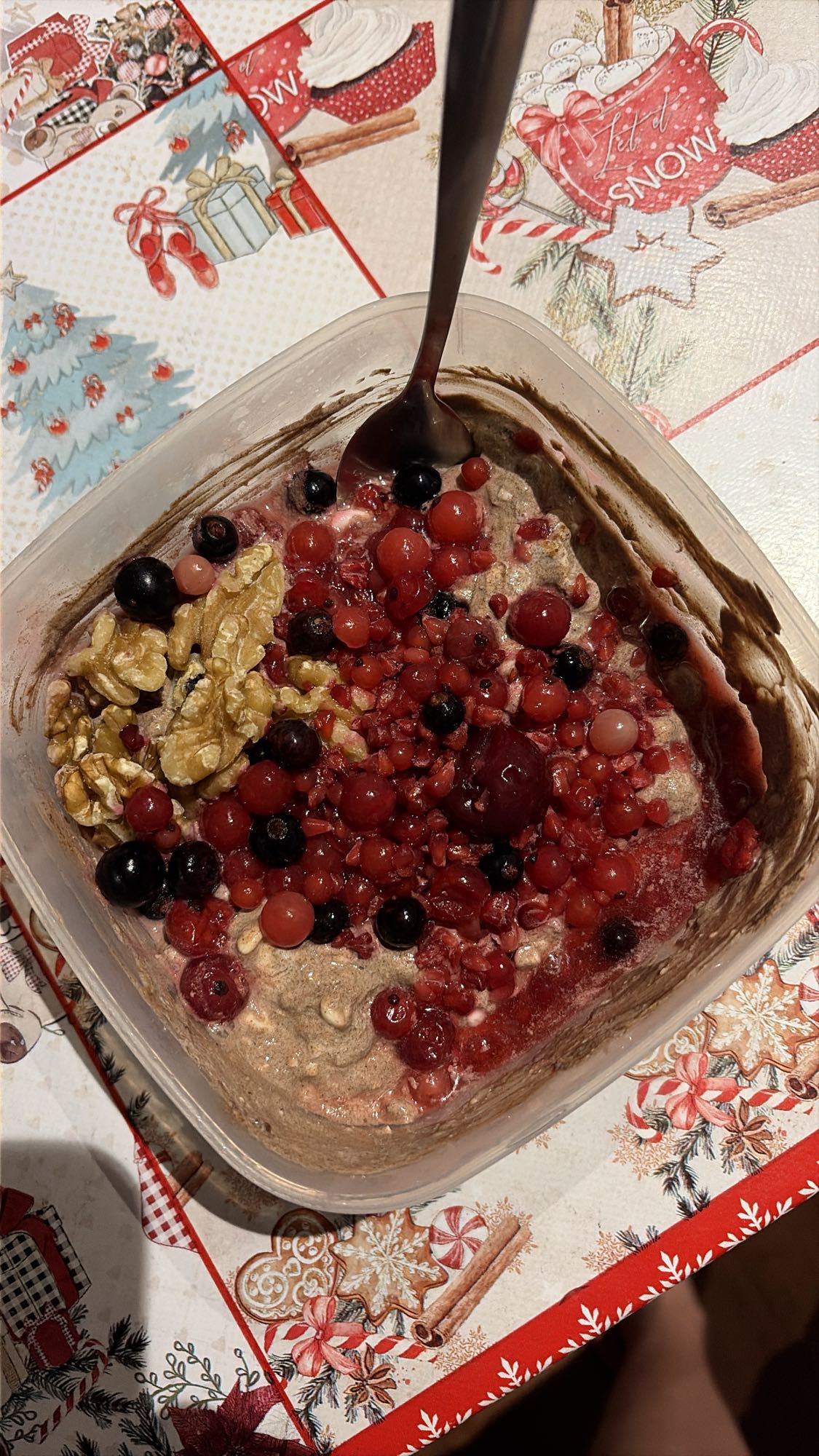 Gustare proteică cu brânză cottage și fructe