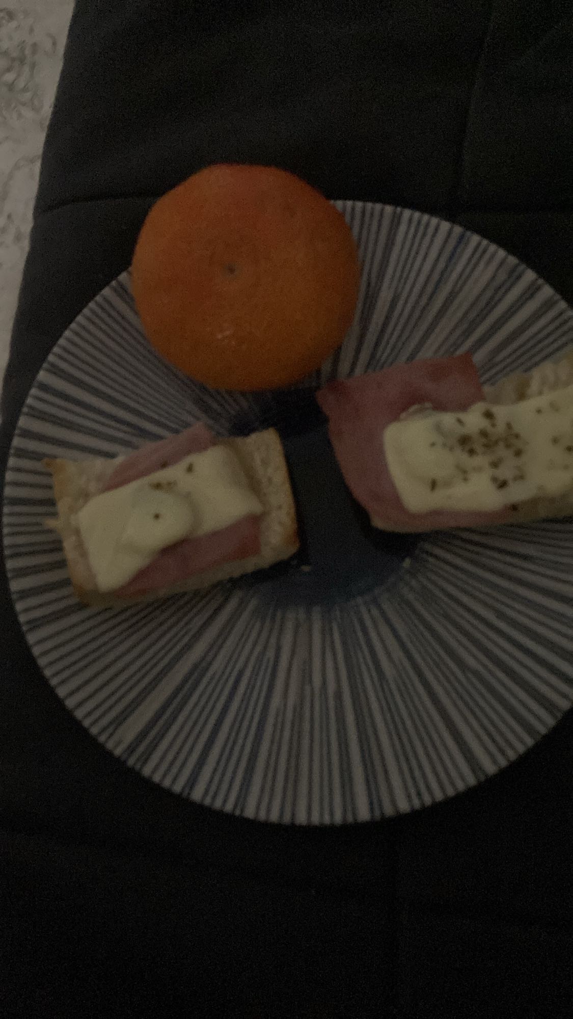 Smörgås med ost, skinka & clementin