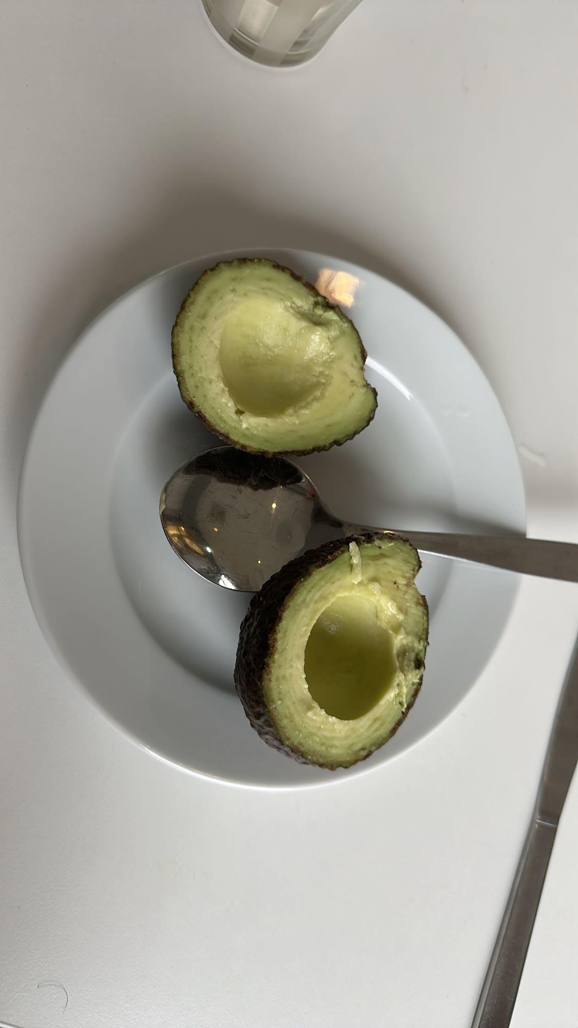 Halverad avokado