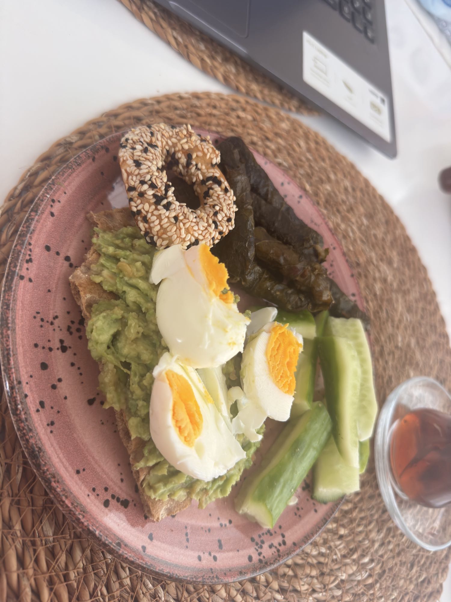 Yumurta ve Avokadolu Kahvaltı