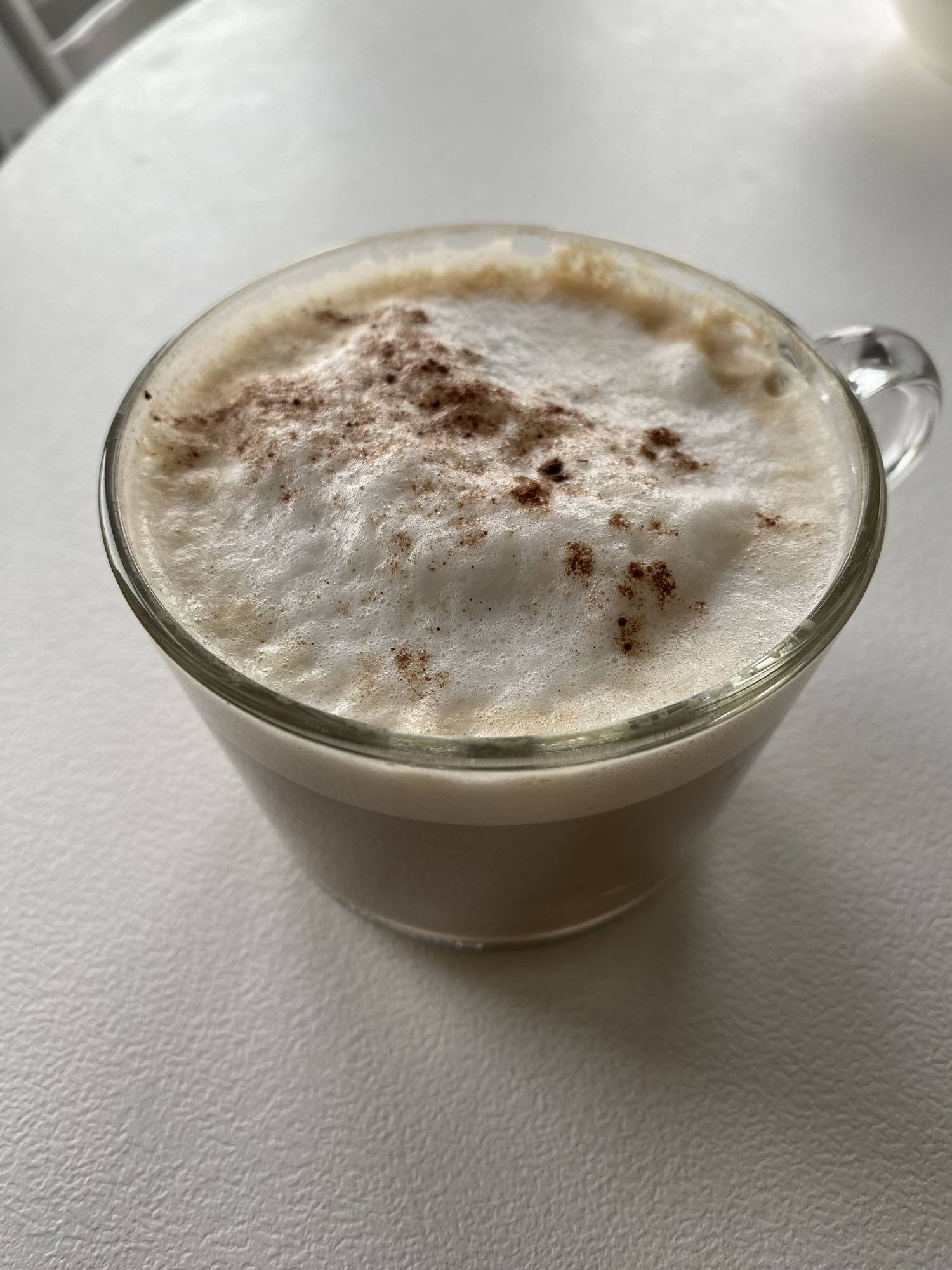 Cappuccino med letmælk og kanel