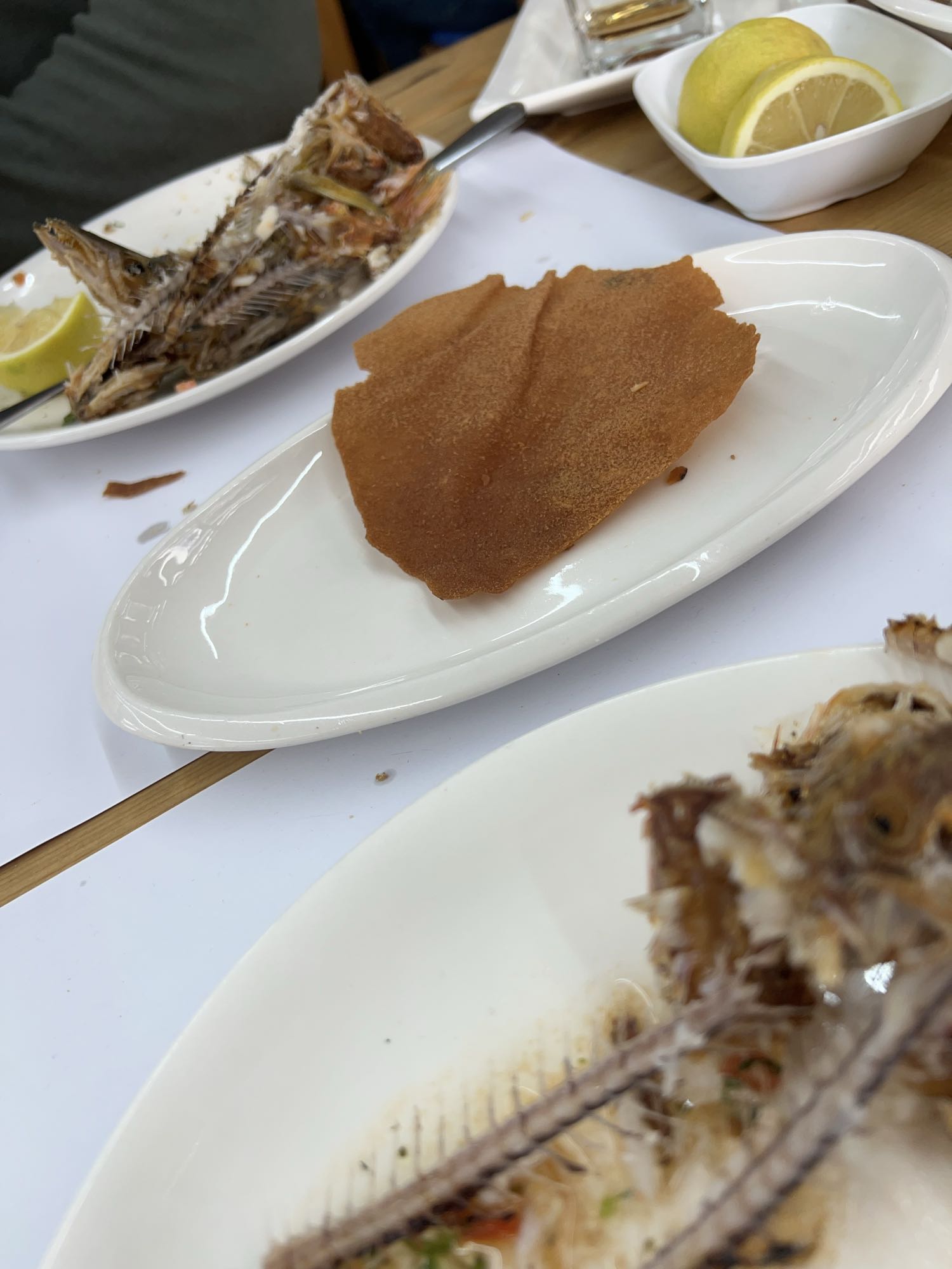 Crispy bread with lemon