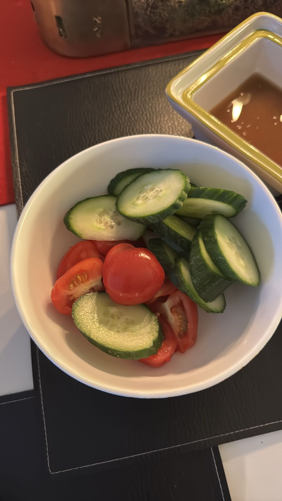 Gurka och tomatsallad