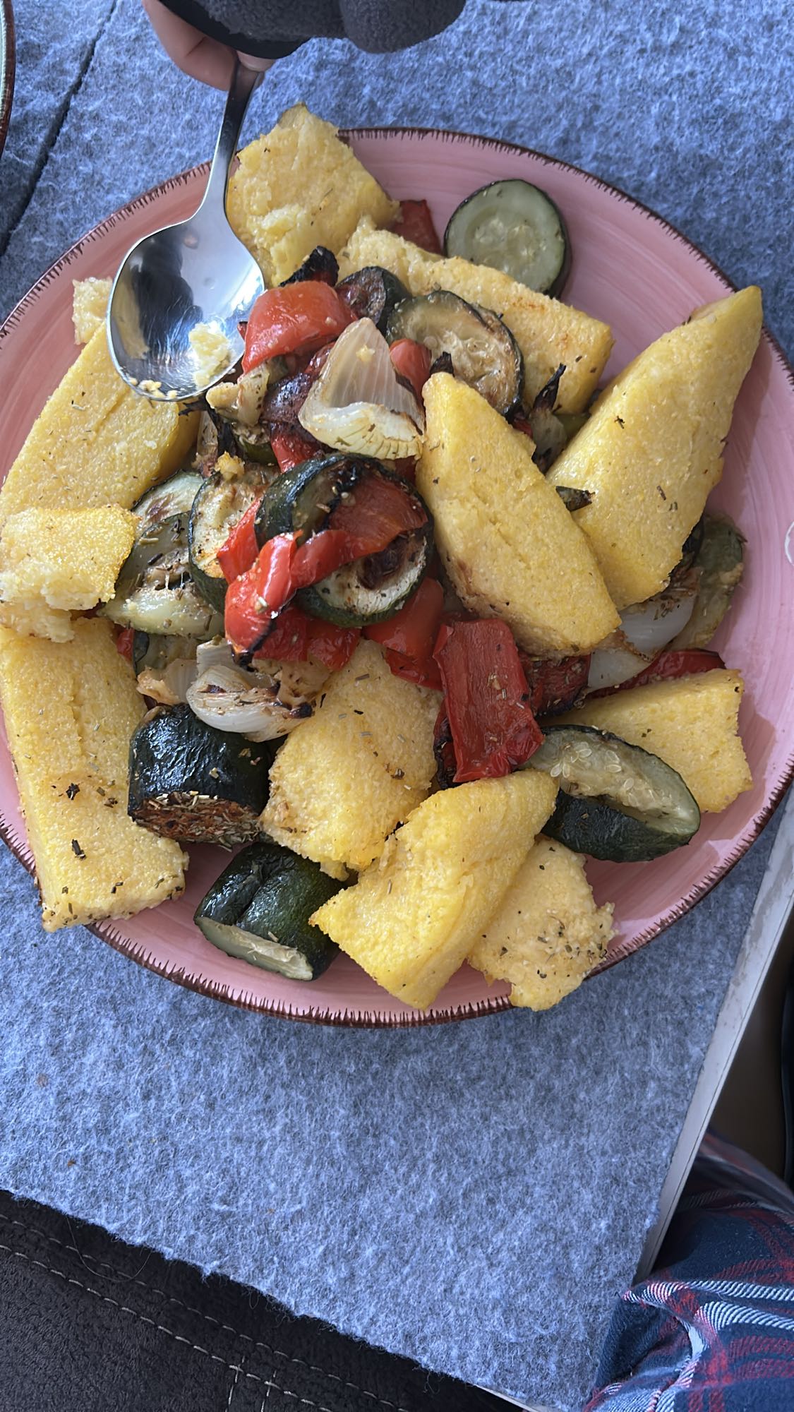Polenta con verduras asadas