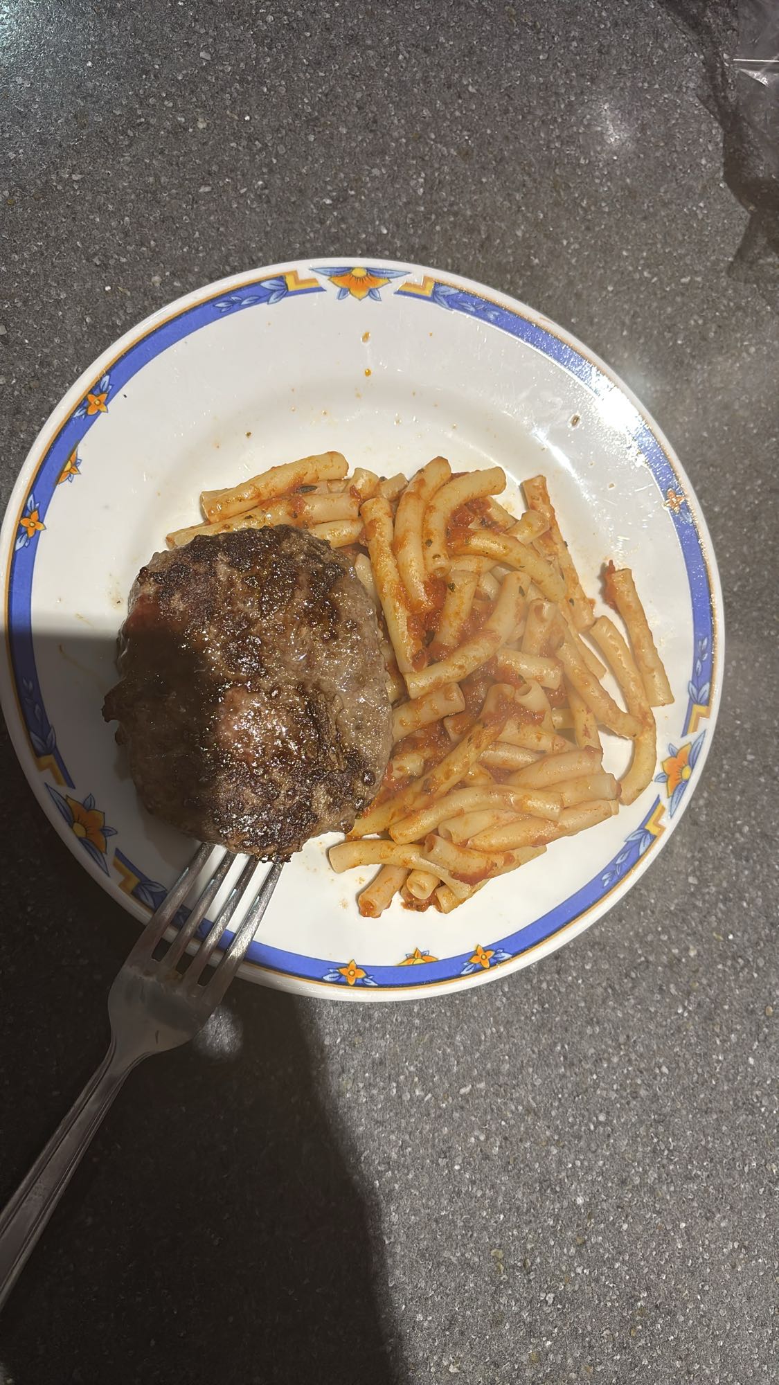 Pâtes et steak haché