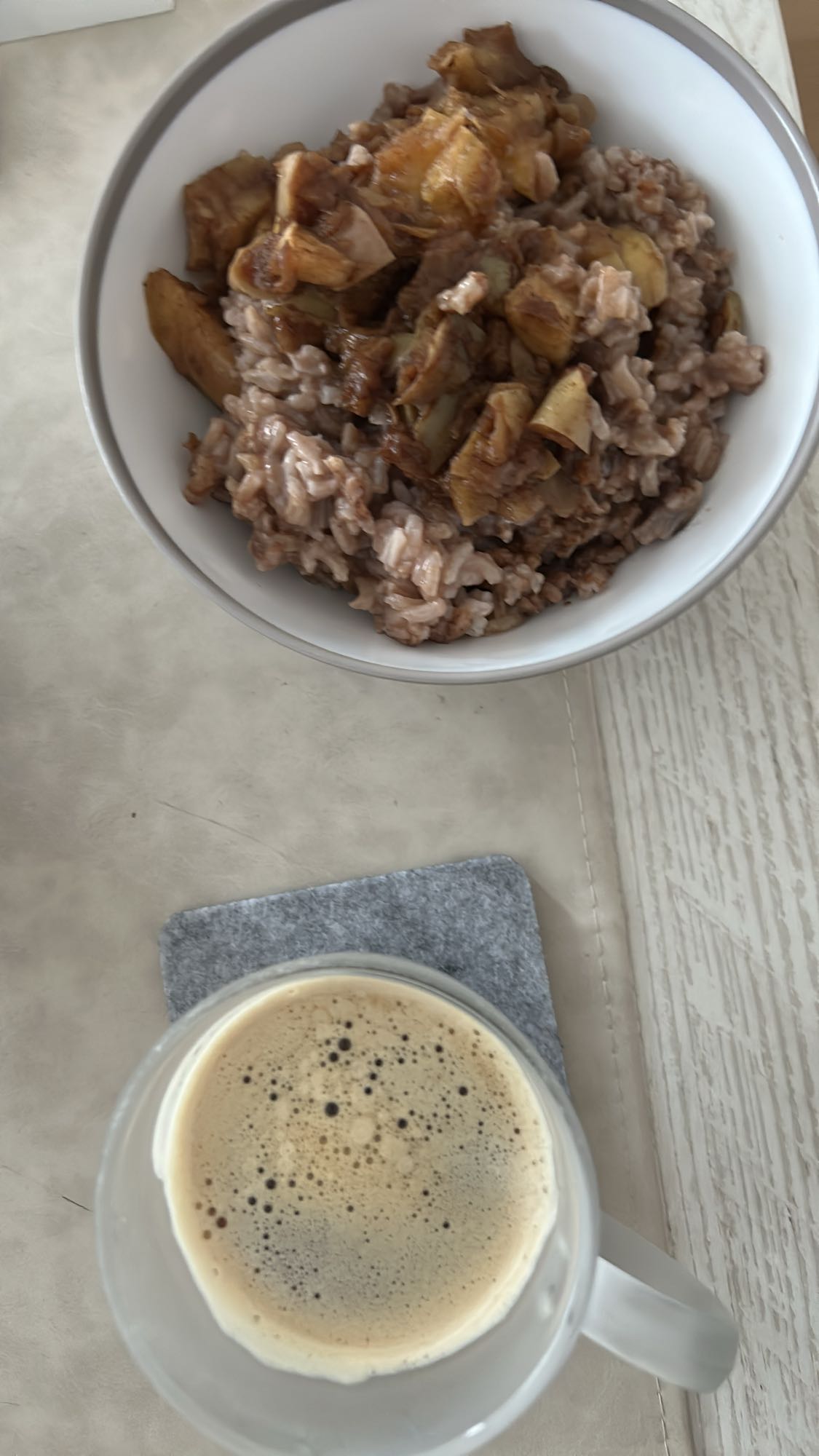 avena con manzana y café