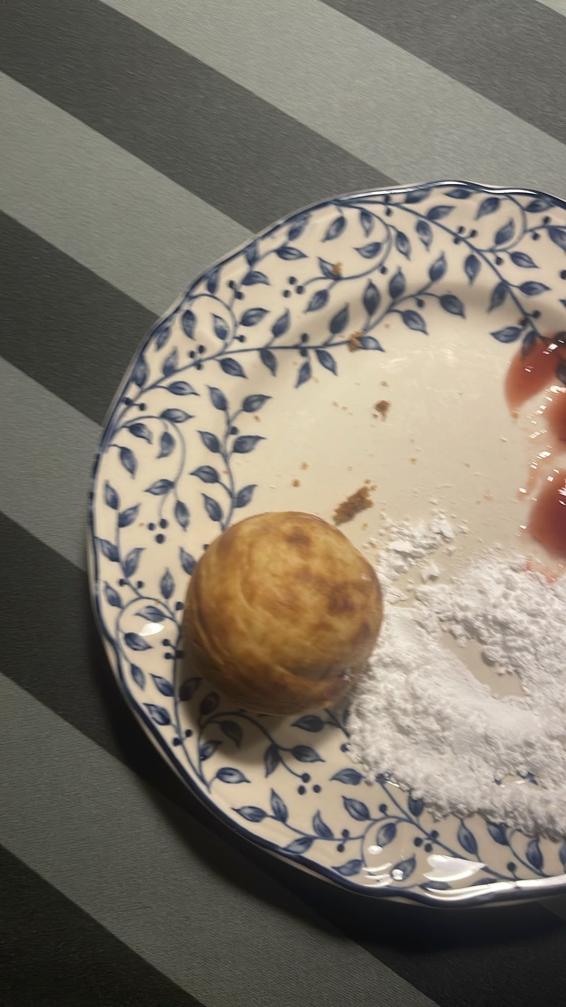 Pancake ball w/ sugar