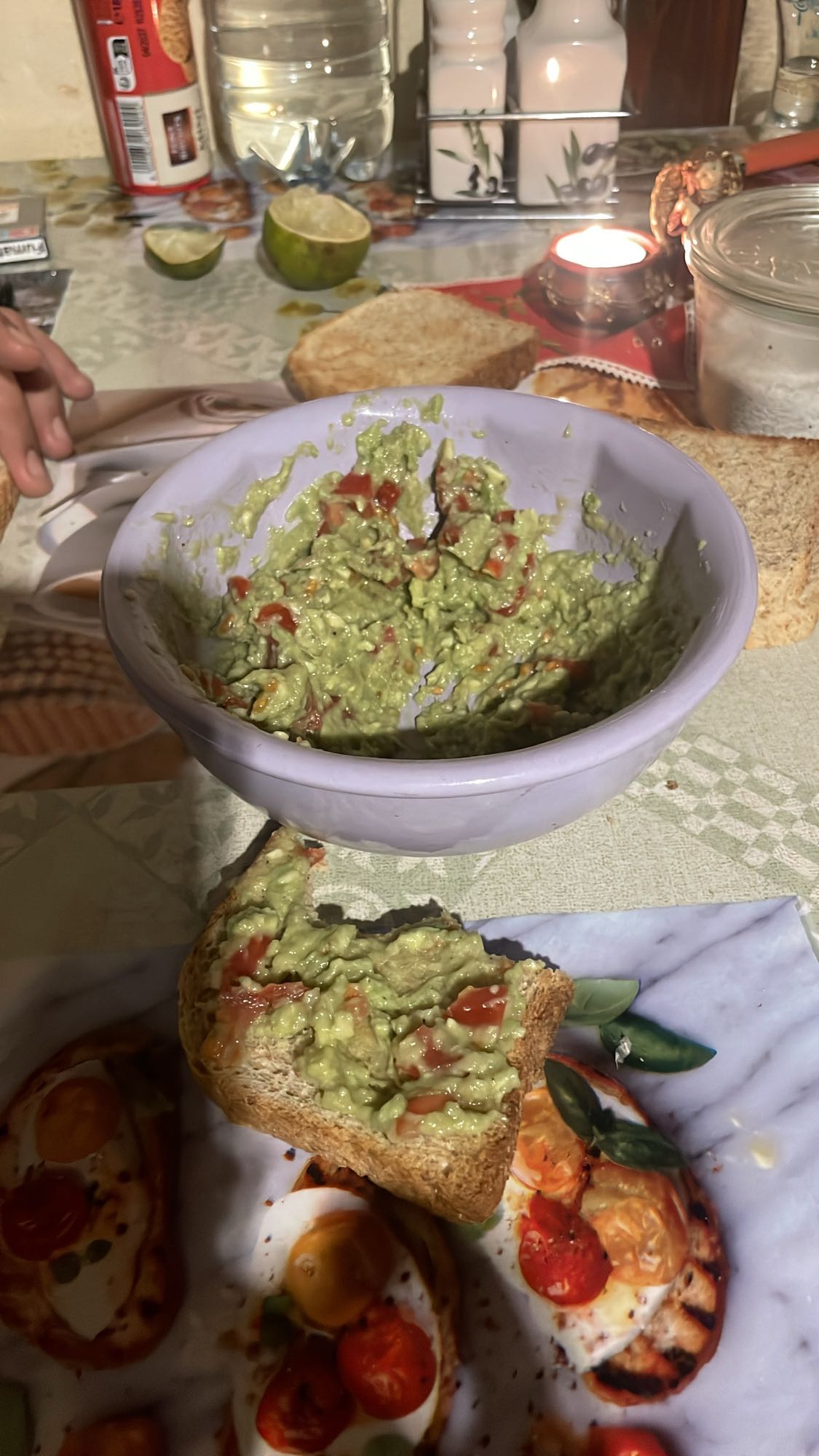 Toast cu guacamole