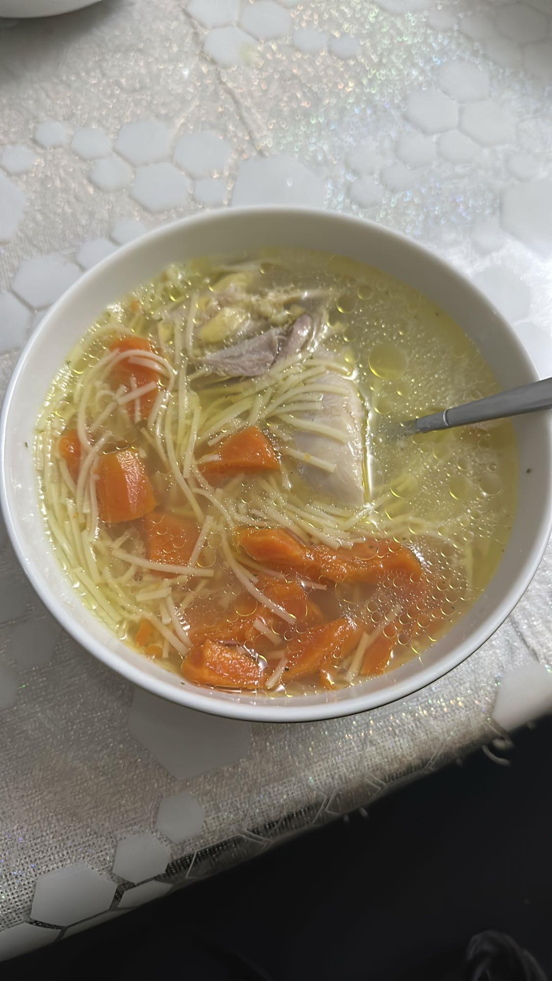 Supă cu tăiței și pui