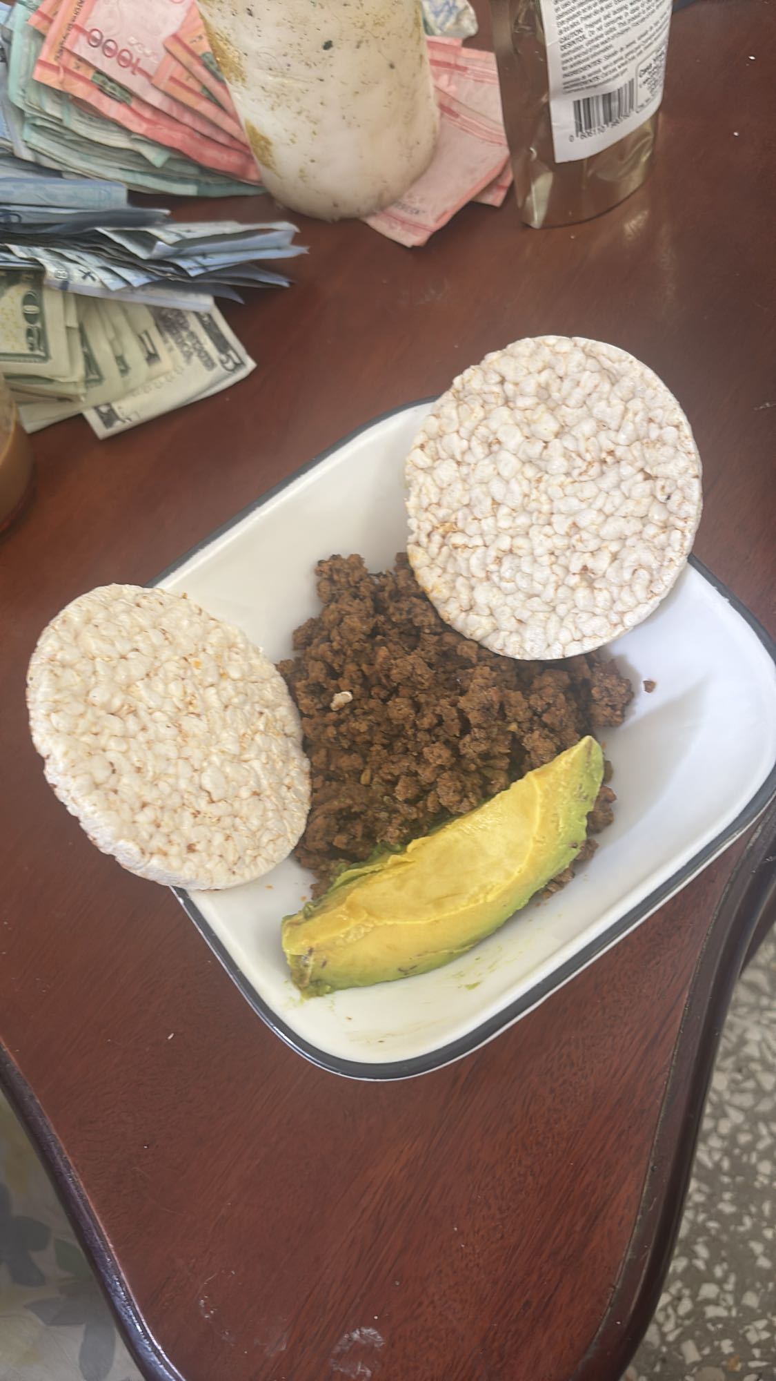 carne con aguacate y arroz