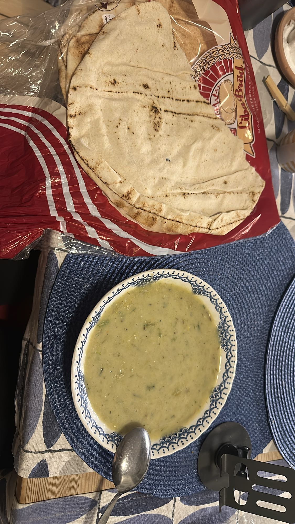 Grönsakssoppa med bröd