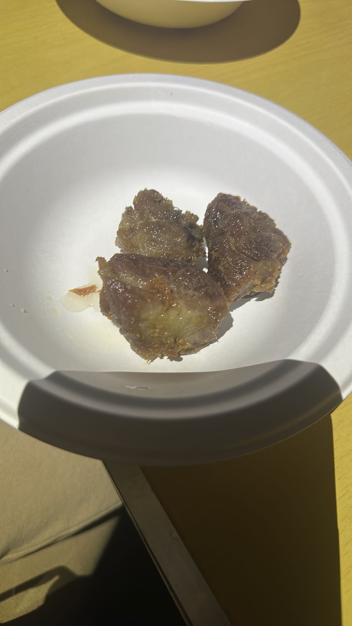 3 bucăți mici carne de porc